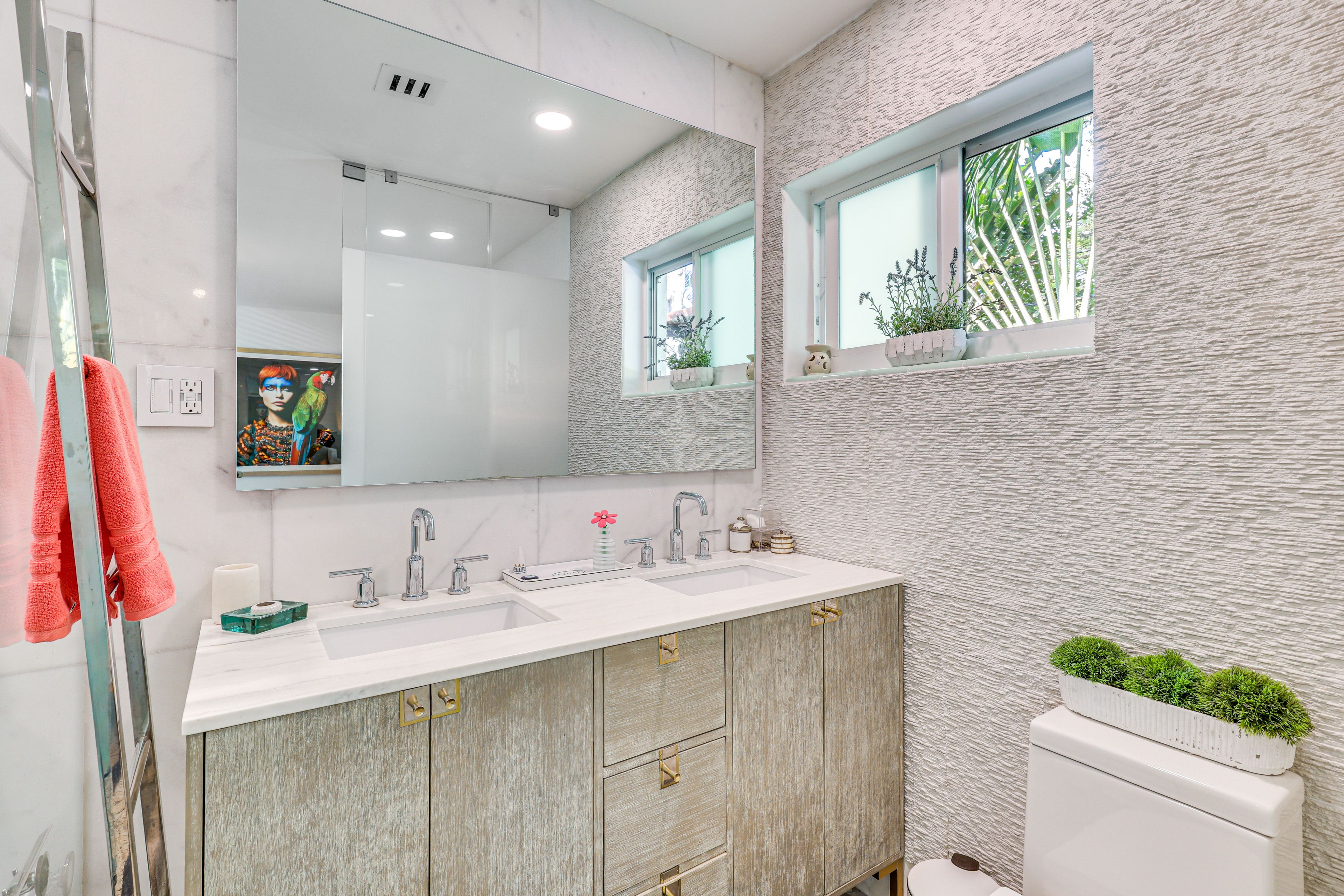 Full Bath | Towels | Hair Dryer