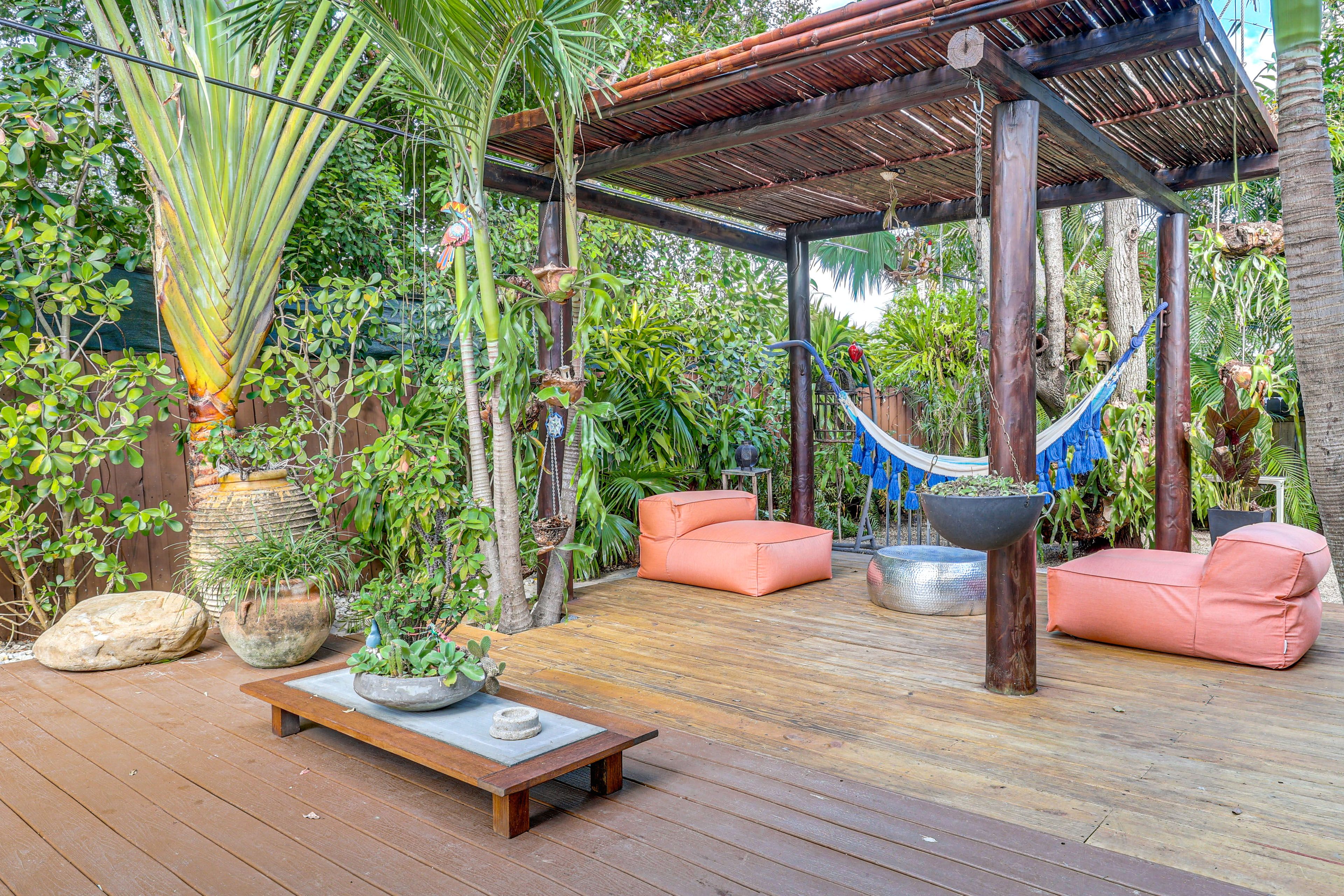 Back Patio | Lounge Seating