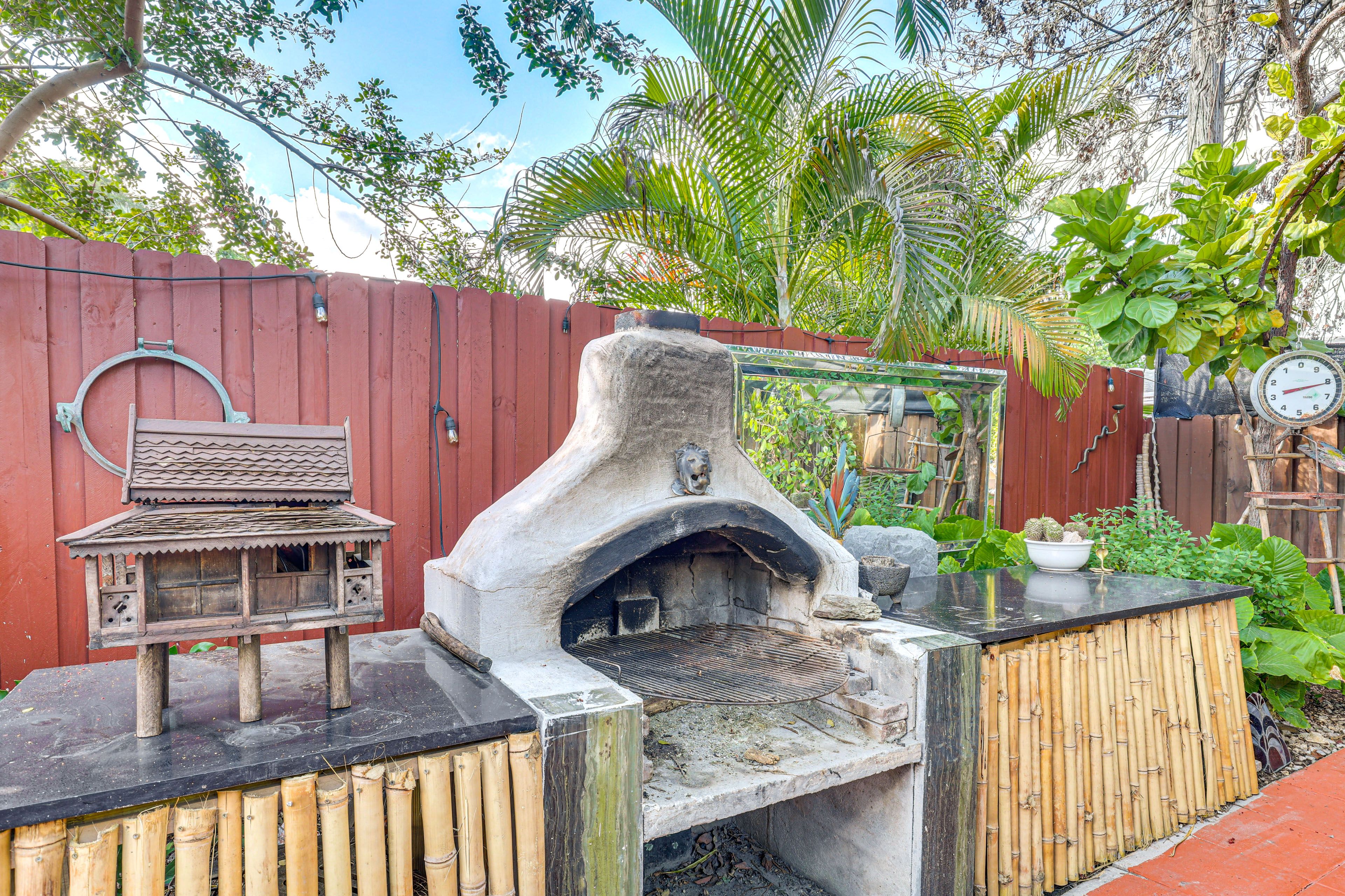 Outdoor Kitchen | Dining Area
