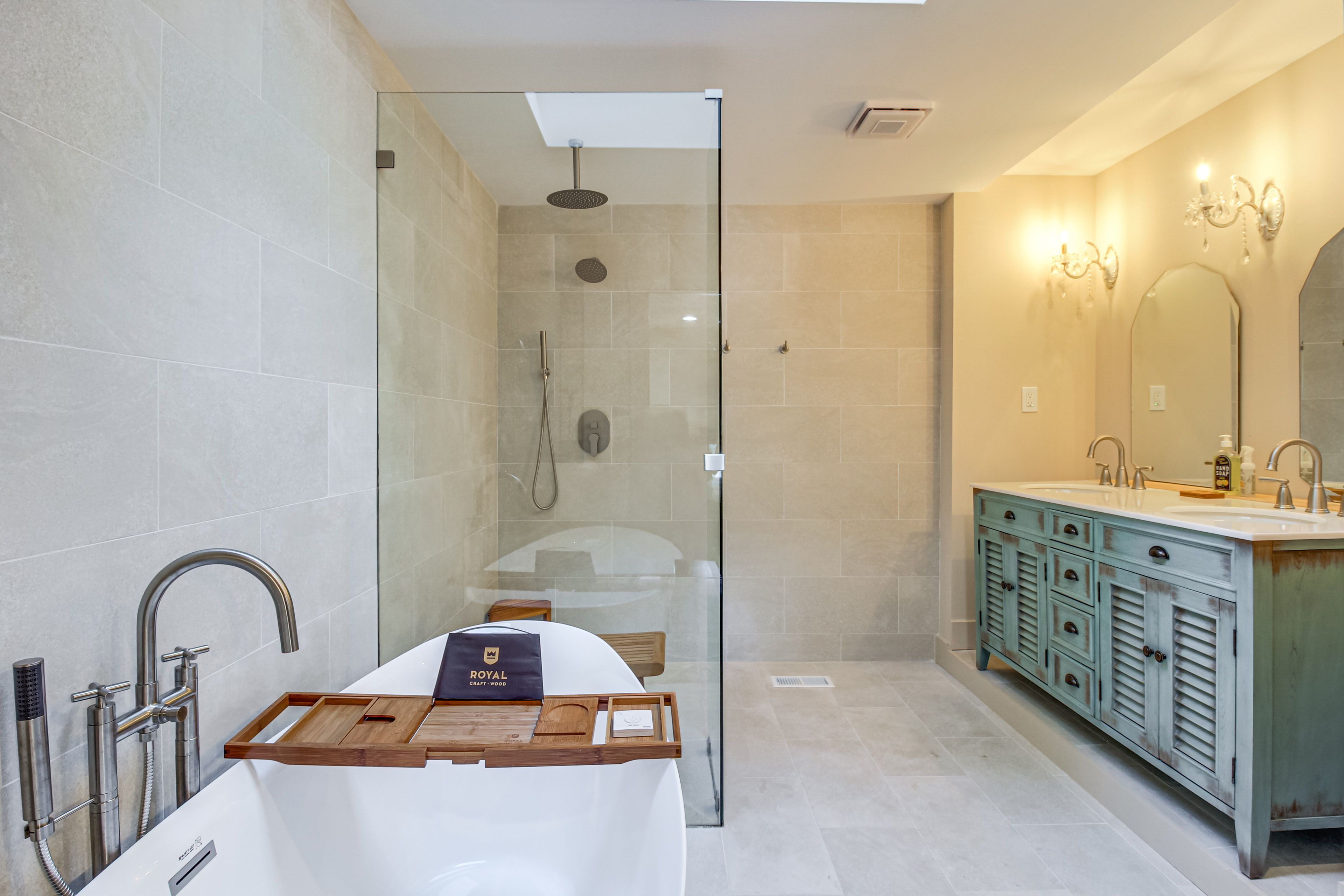En-Suite Bathroom | 1st Floor | Towels Provided