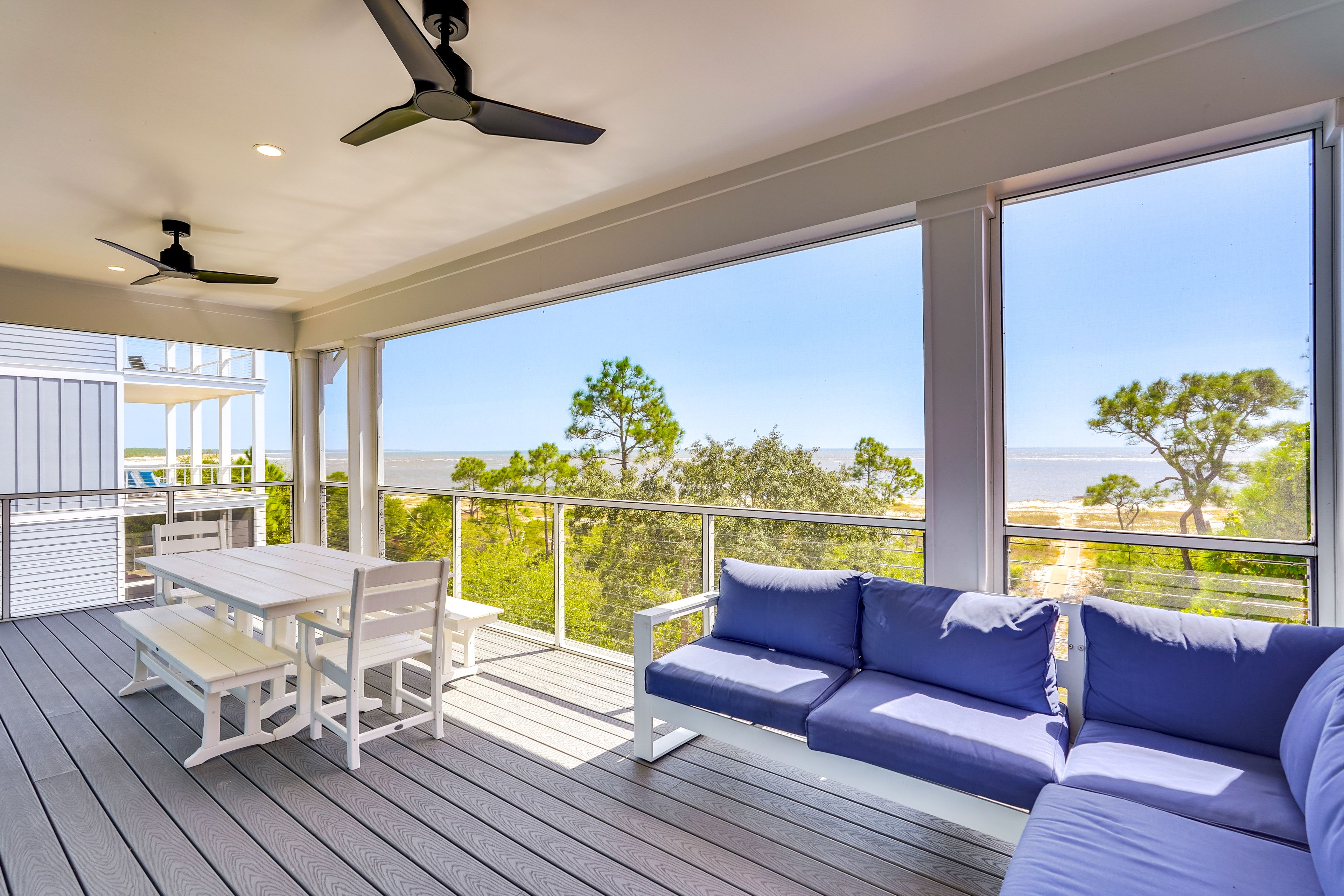 2nd-Floor Deck | Outdoor Dining