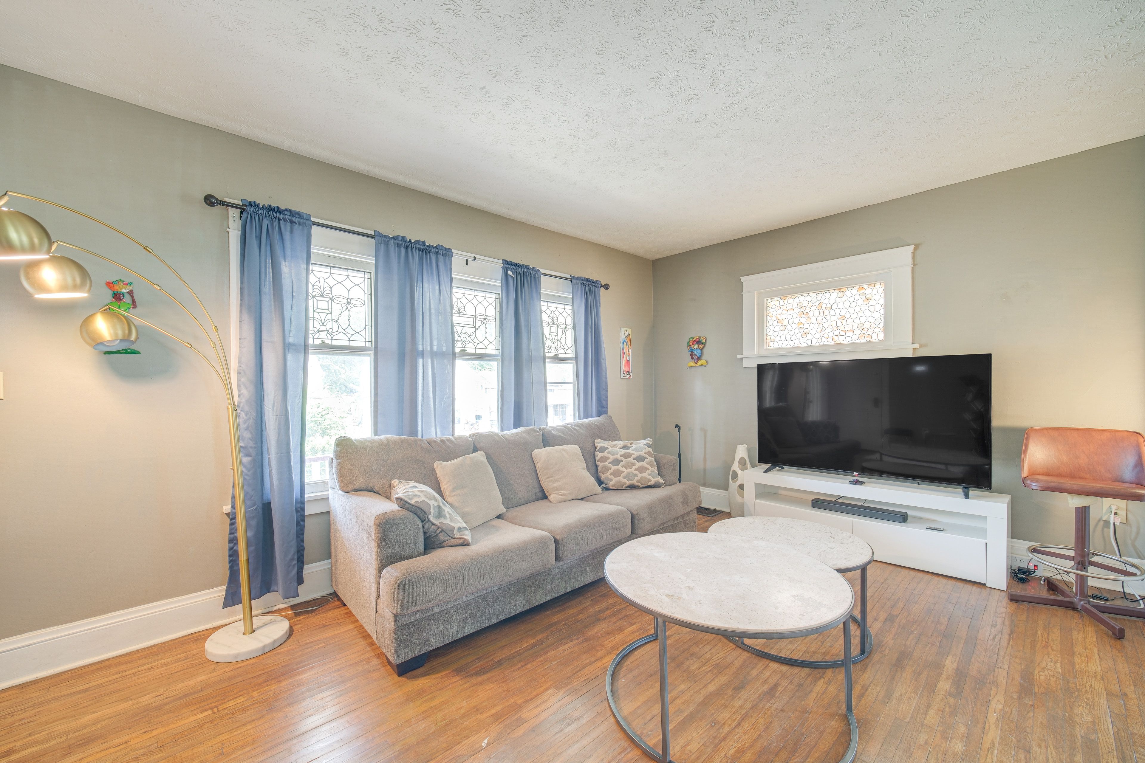Living Room | Smart TV | Books