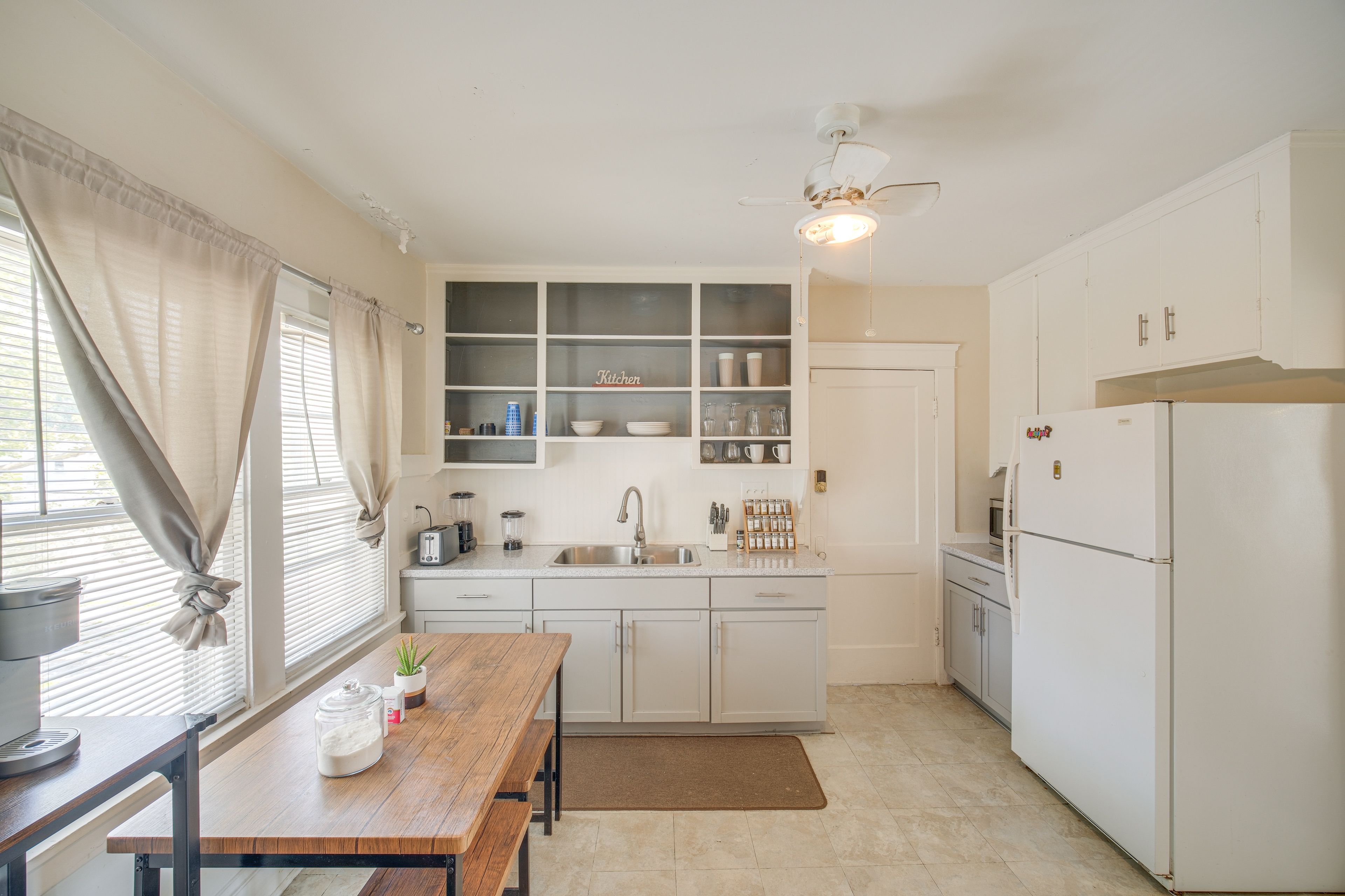 Kitchen | Microwave | Stove/Oven | Central Heating & Window A/C Unit