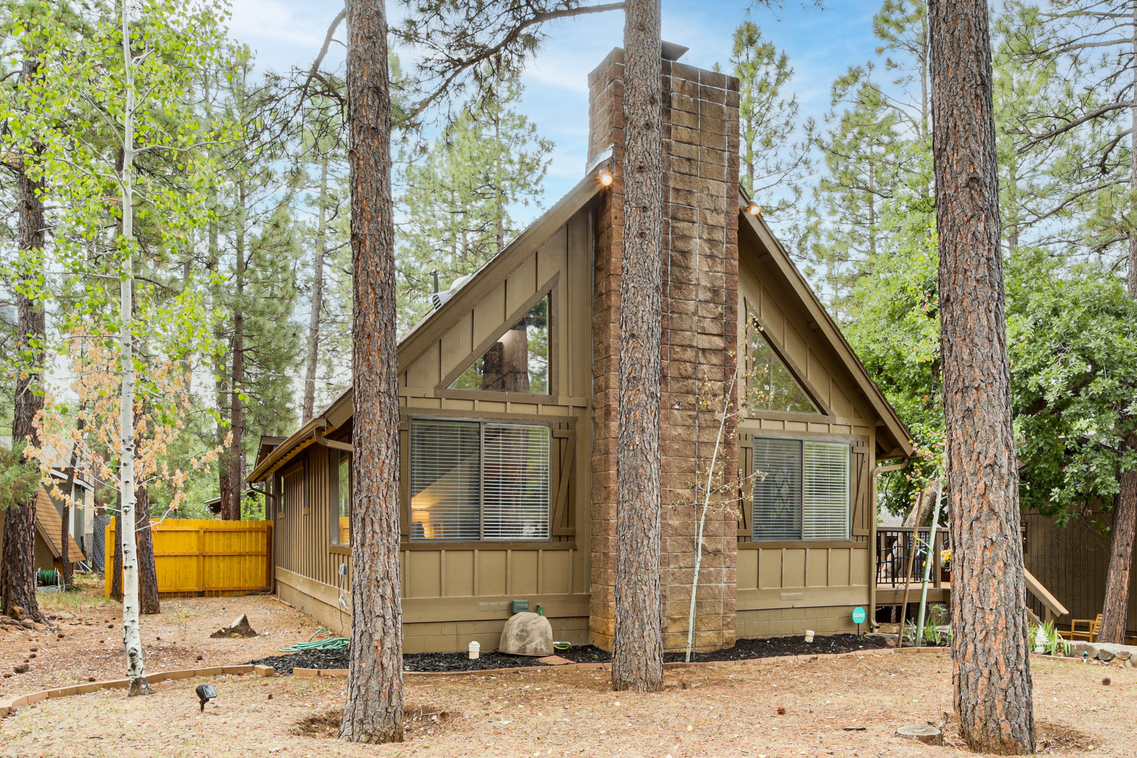 Cabin Exterior | Parking | Driveway (4 Vehicles)