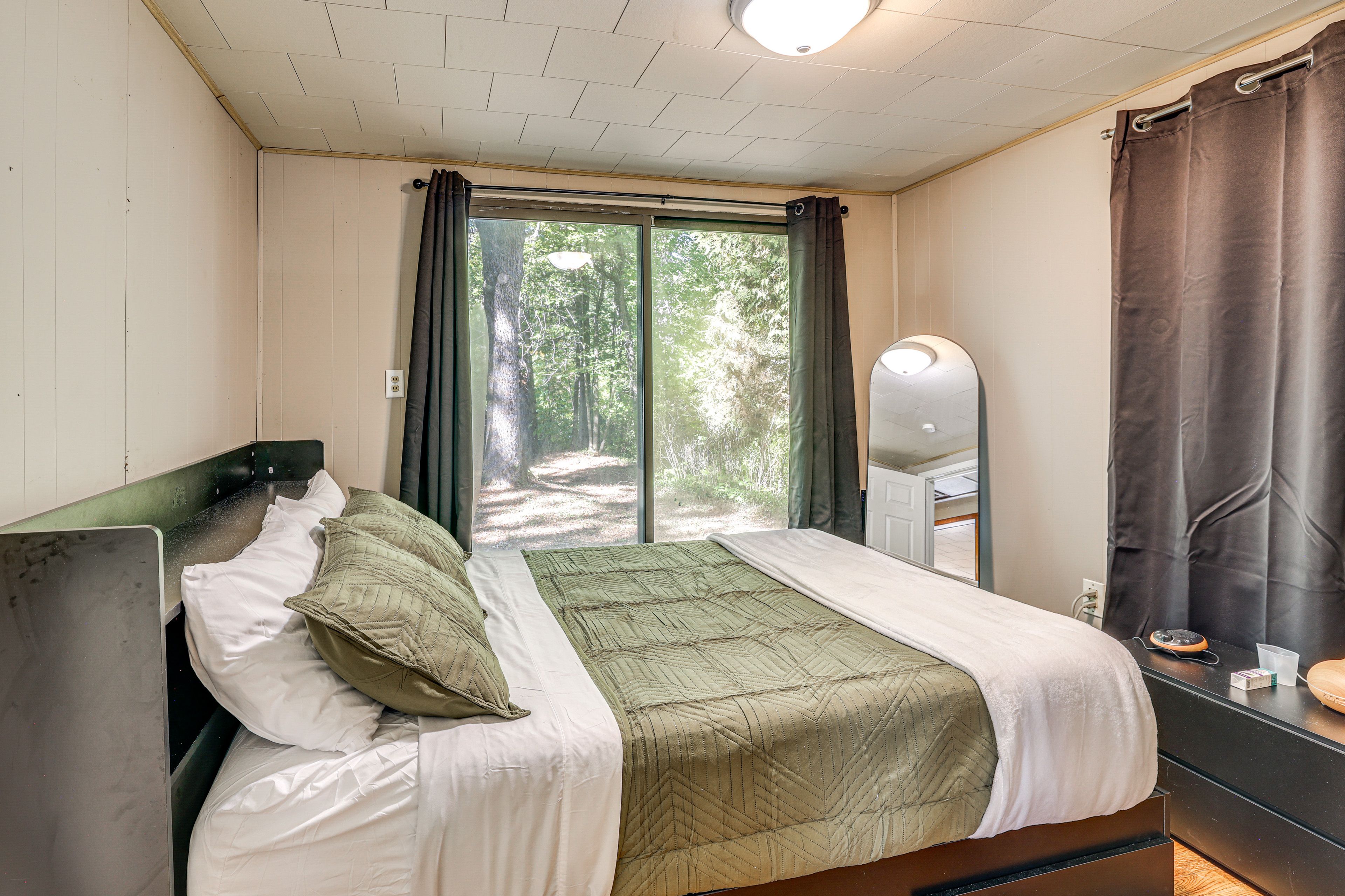 Bedroom 2 | Full Bed | White Noise Machine | Diffuser