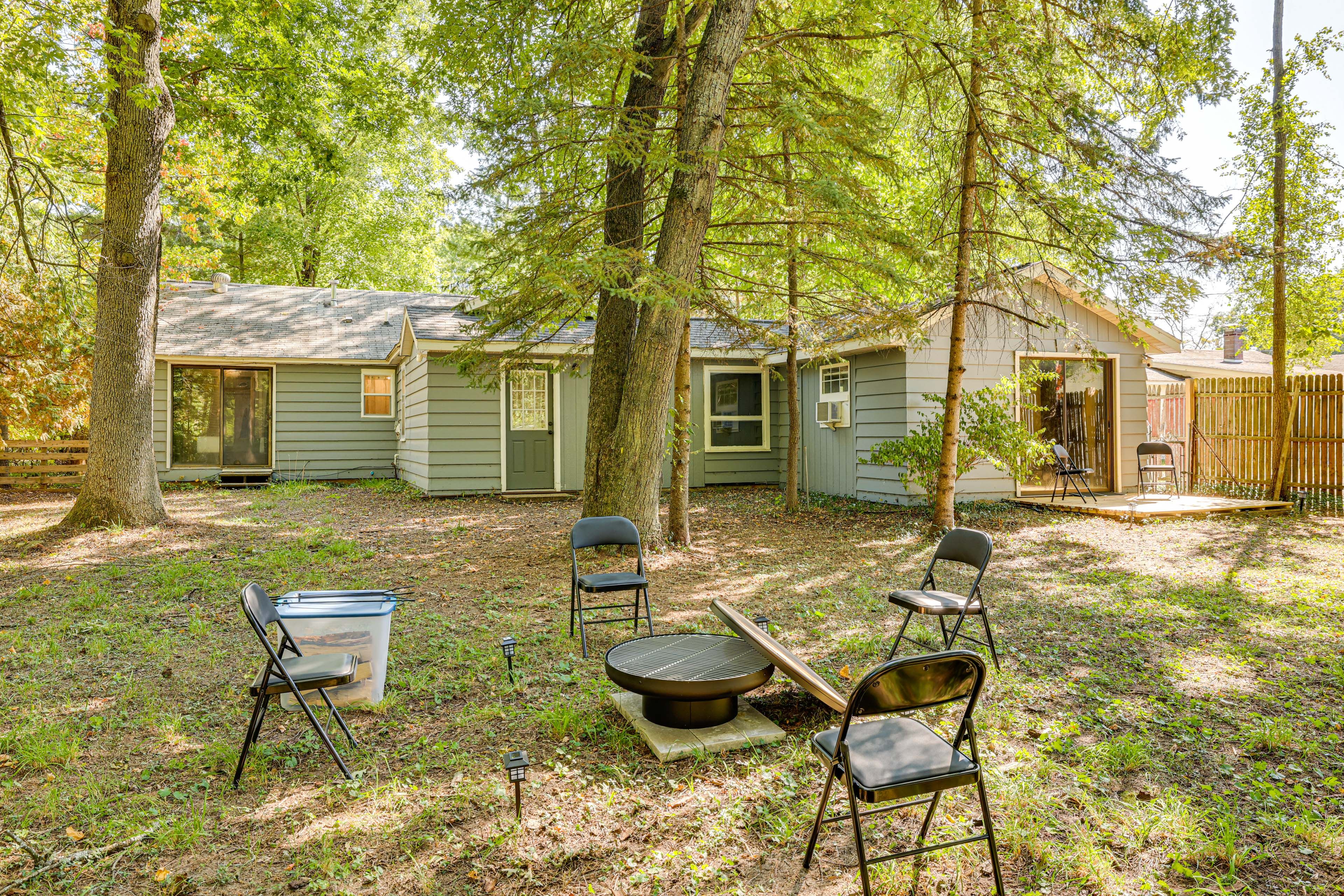 Private Backyard | Grill/Fire Pit Combo