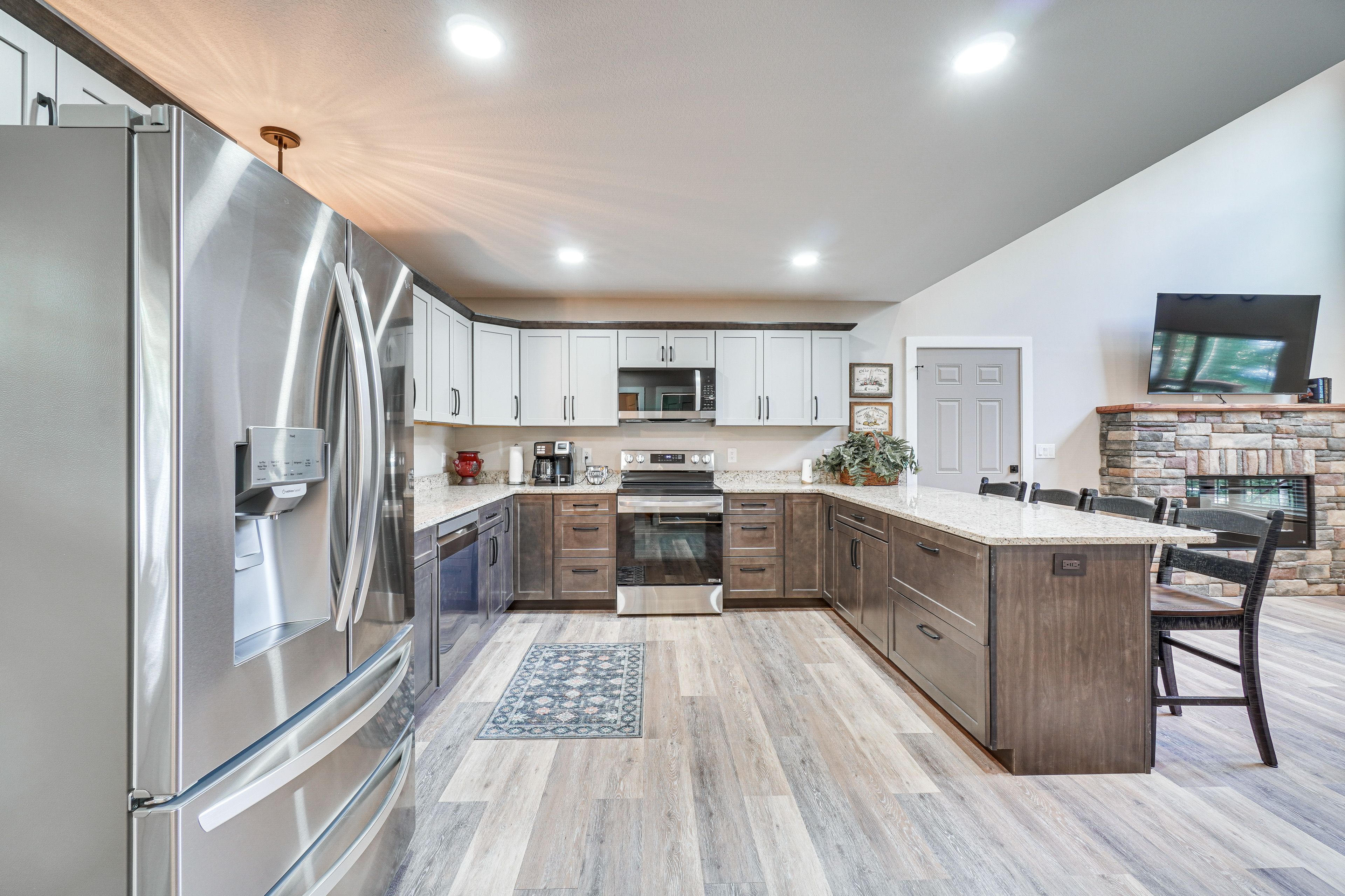 Kitchen | 1st Floor | Breakfast Bar | Dishware & Flatware Provided