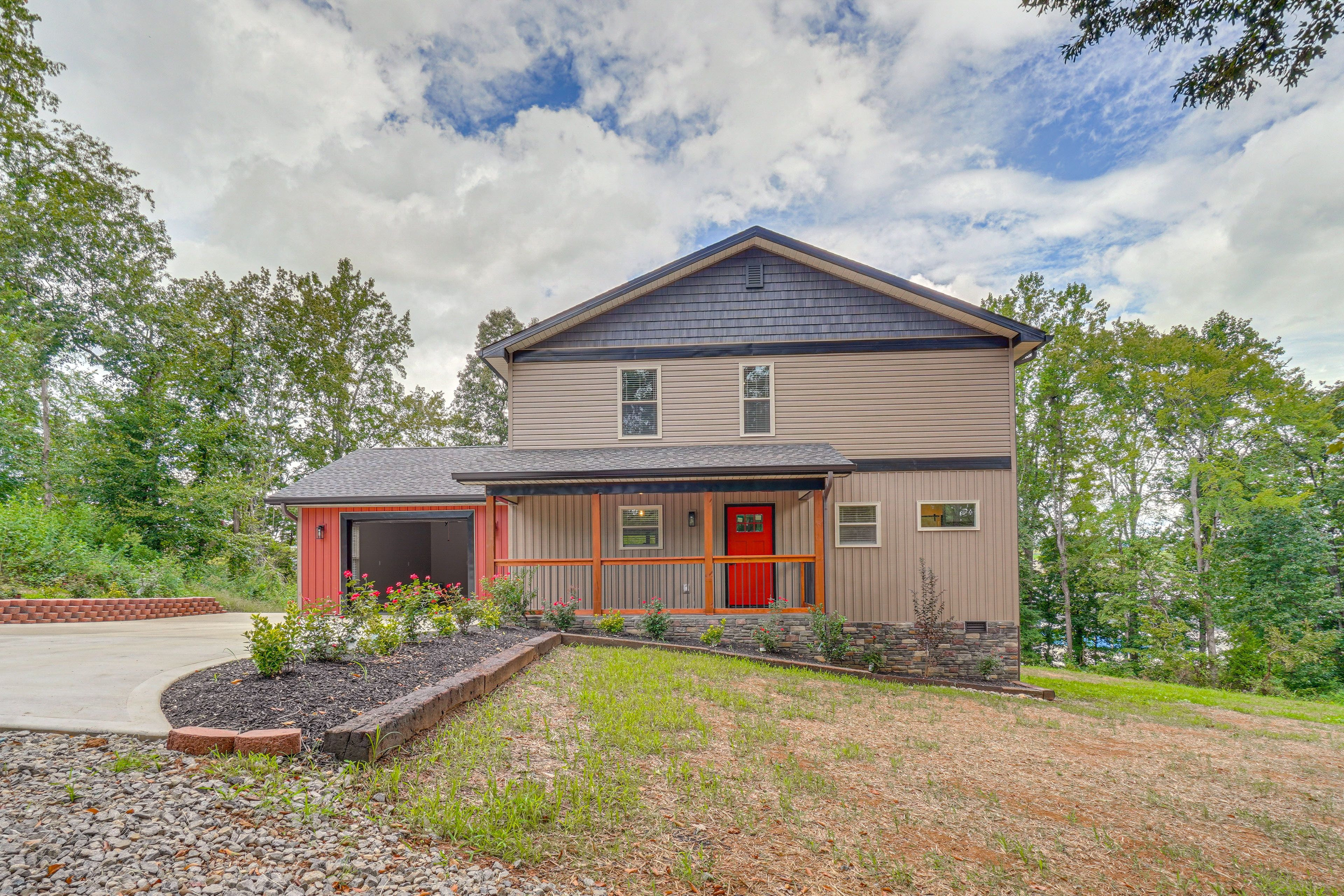 Sevierville Vacation Rental | 3BR | 2.5BA | 1,700 Sq Ft | 1 Step to Enter