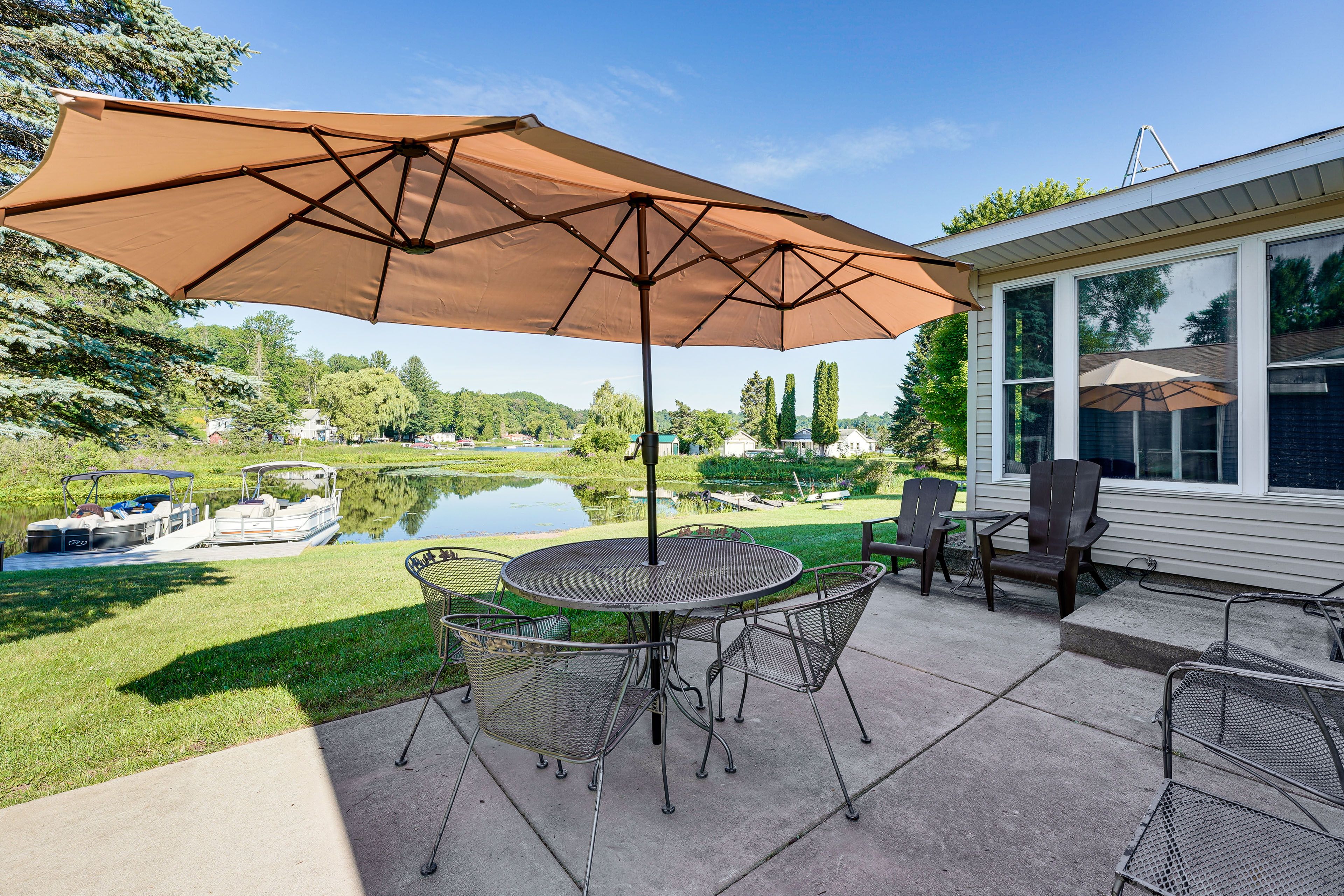 Reed City Vacation Rental | 3BR | 1BA | 1,600 Sq Ft | 2 Steps Required