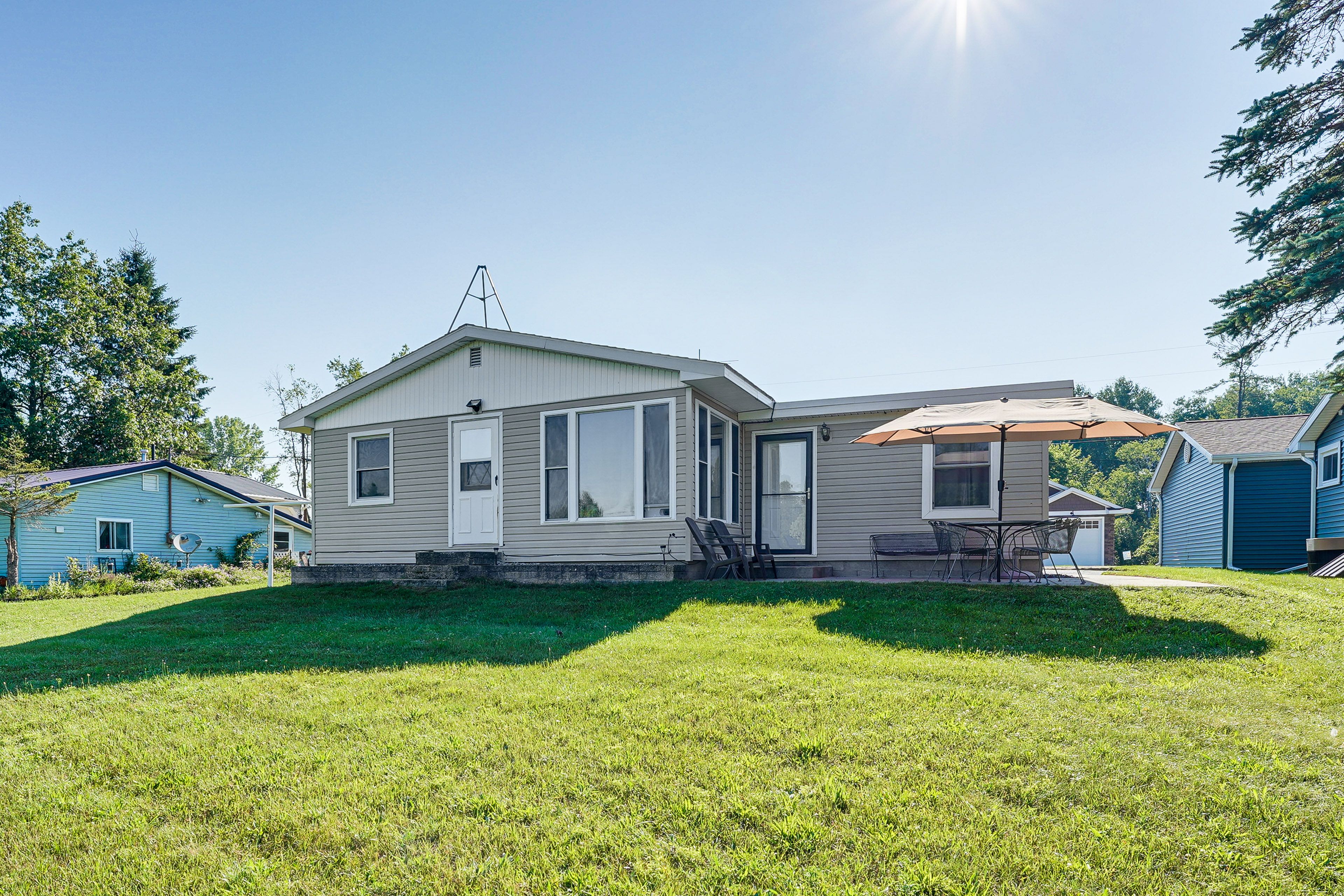 Spacious Yard | Private Patio w/ Dining Table