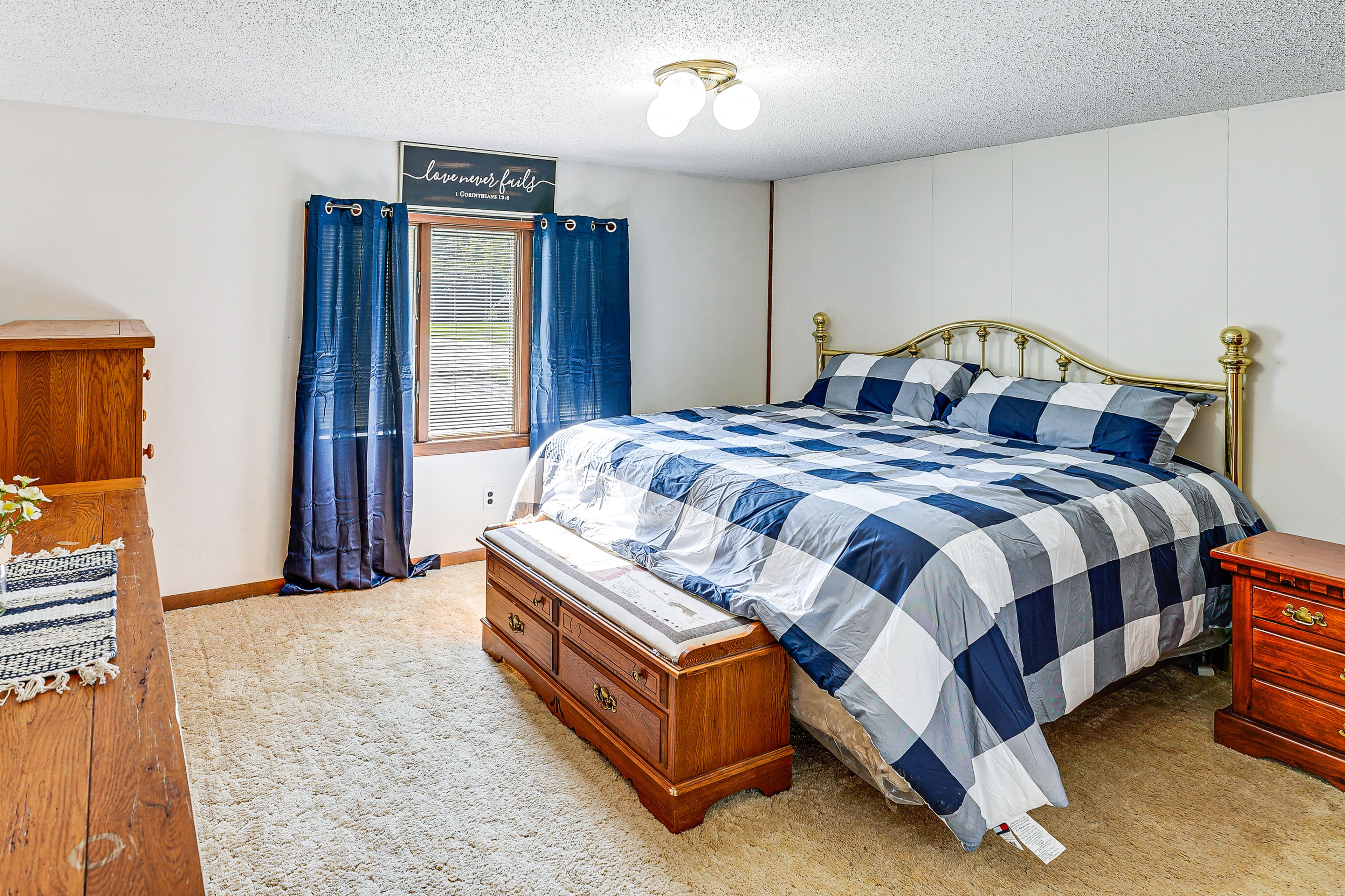 Bedroom 1 | King Bed