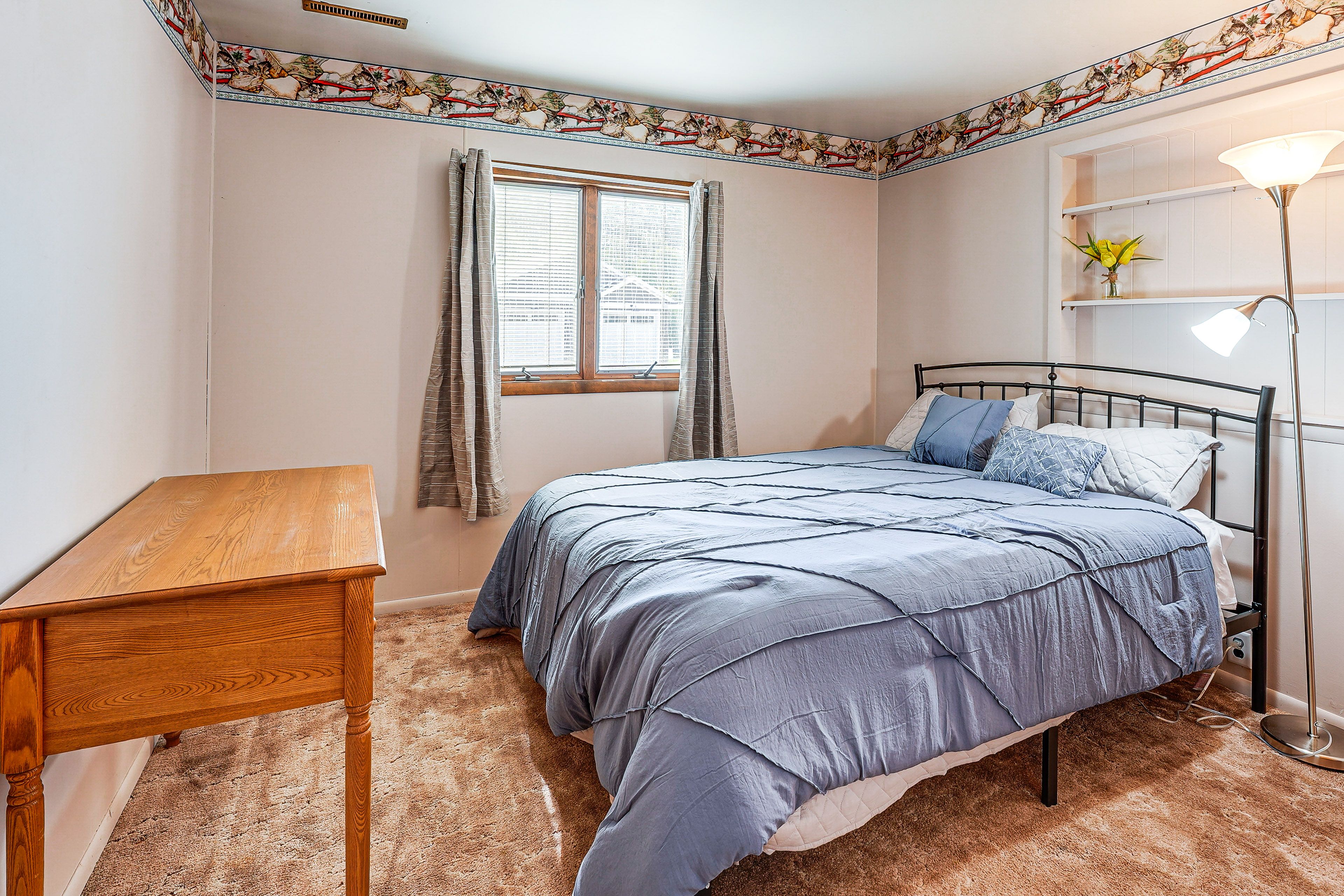 Bedroom 2 | Queen Bed