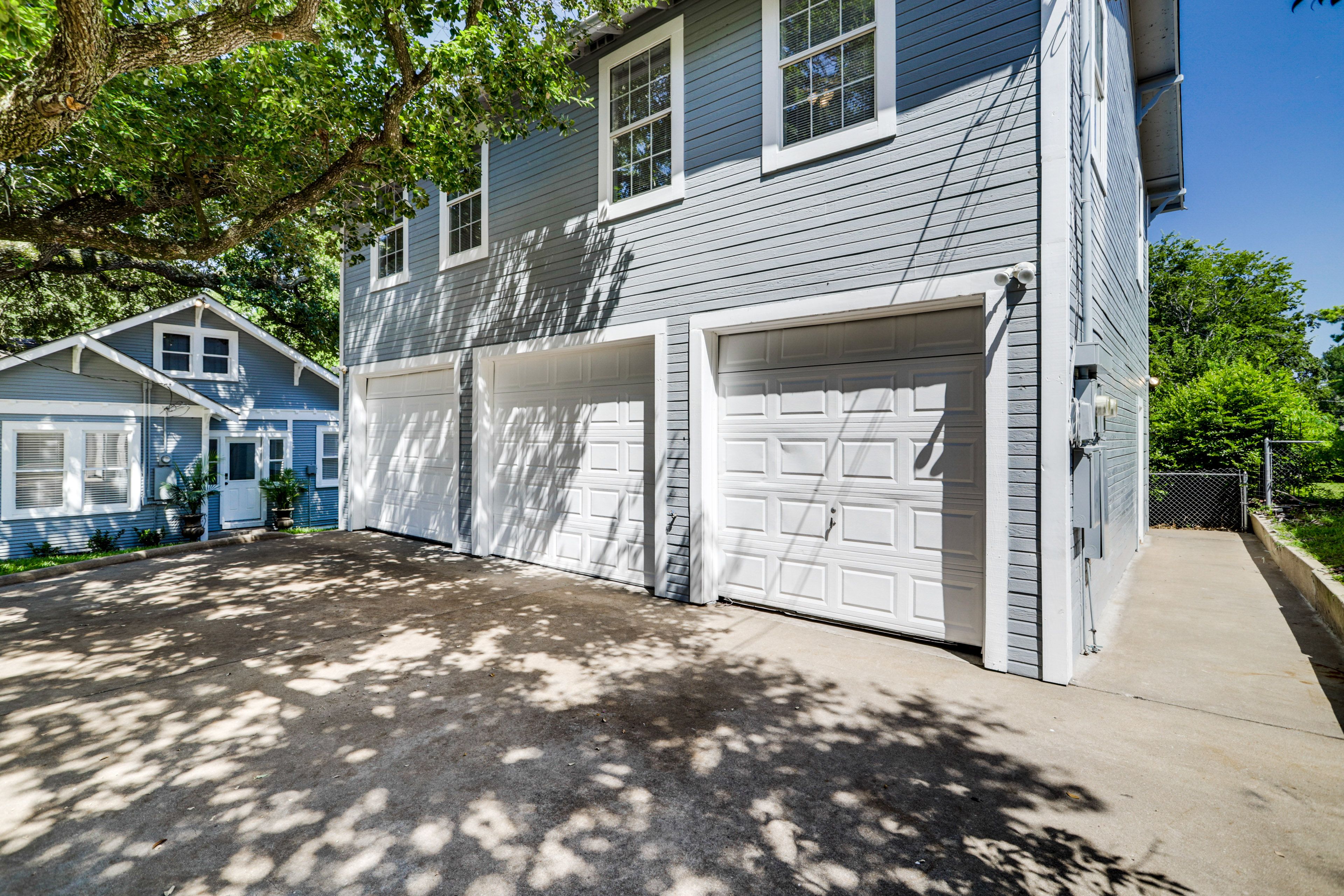 Exterior | Driveway (1 Vehicle) | Free Street Parking