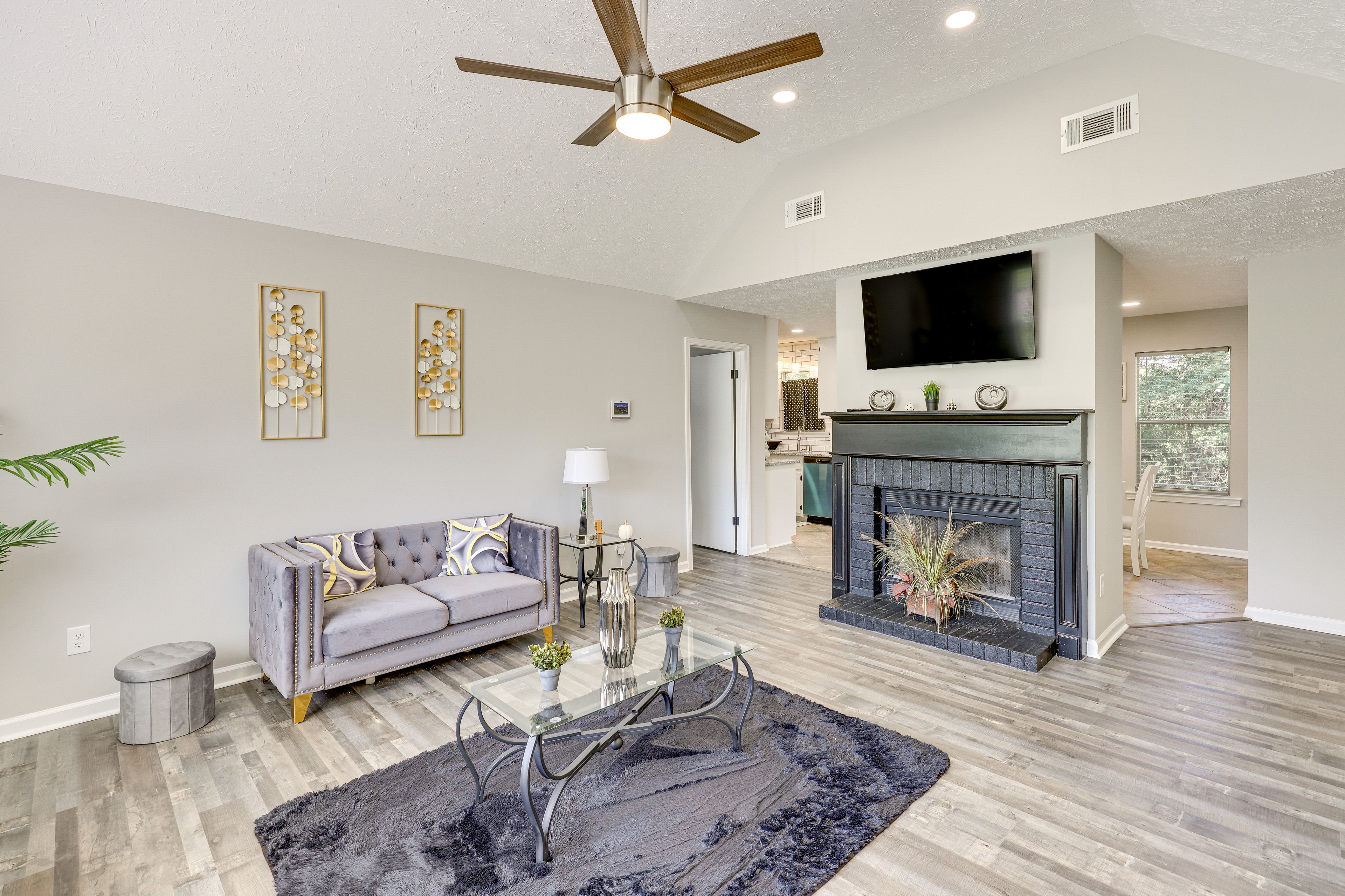 Living Room | Smart TV | Free WiFi