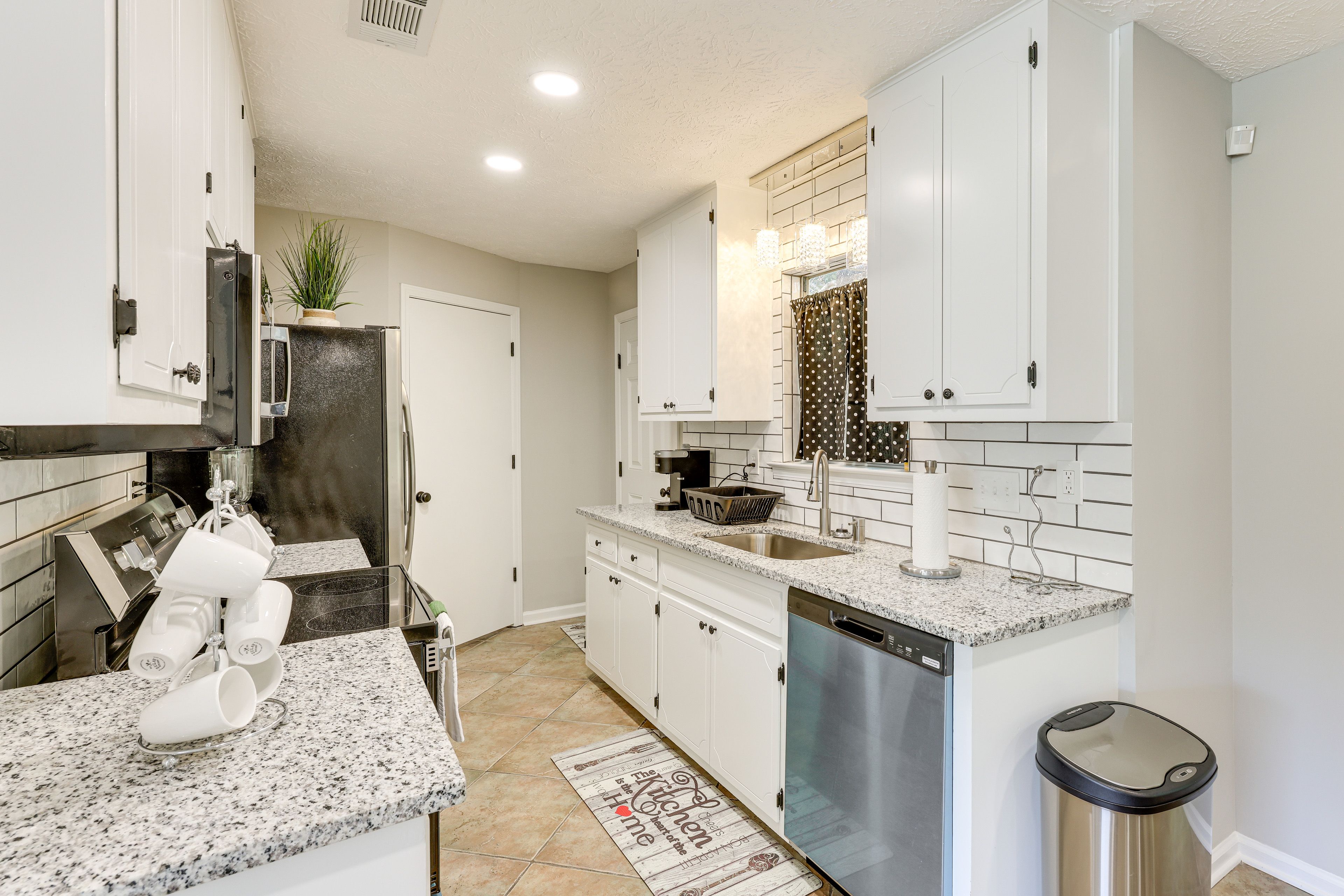 Kitchen | Keurig Coffee Maker | Blender | Toaster | Cooking Basics