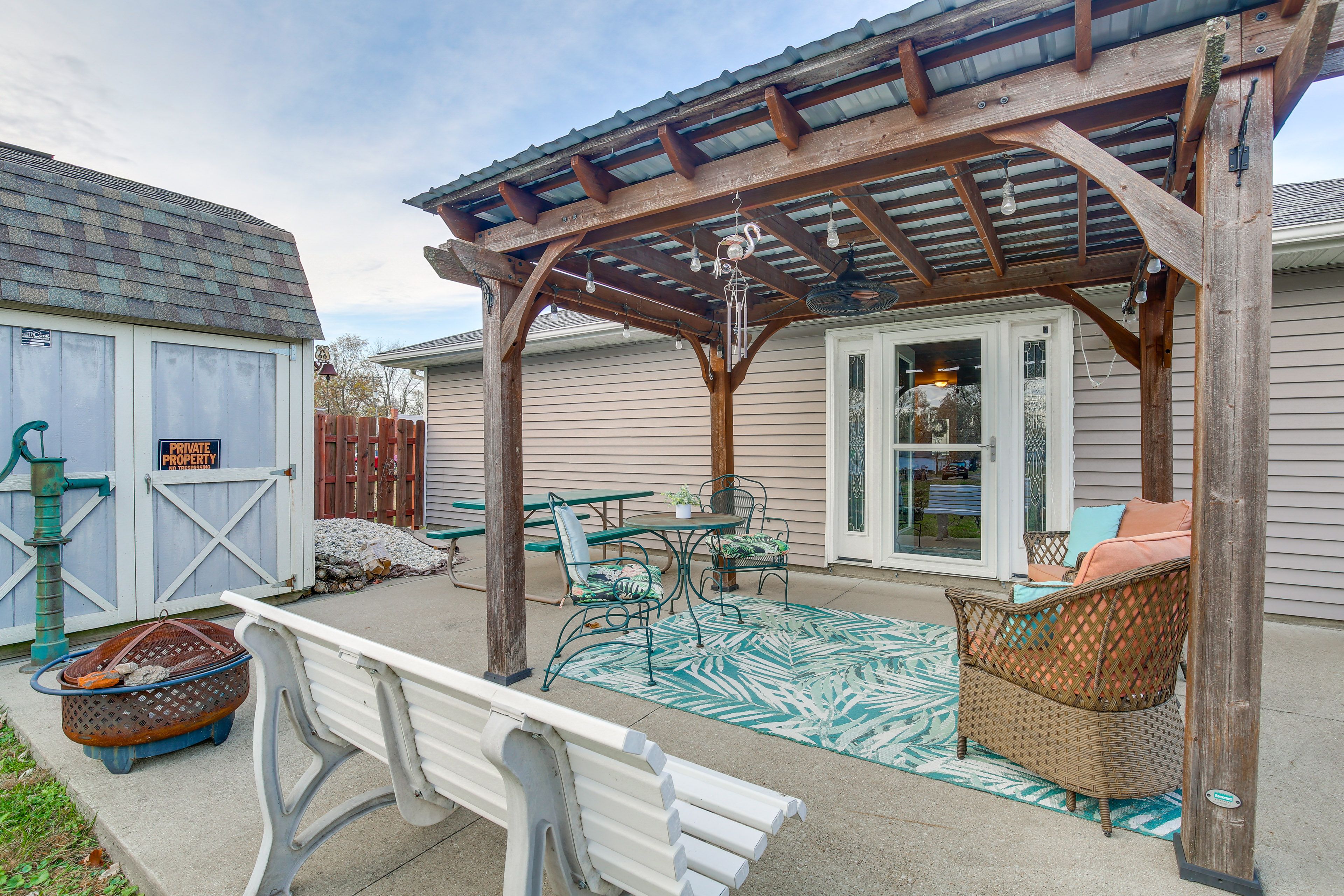 Litchfield Vacation Rental | 3BR | 2BA | 1,330 Sq Ft | 1 Step to Enter