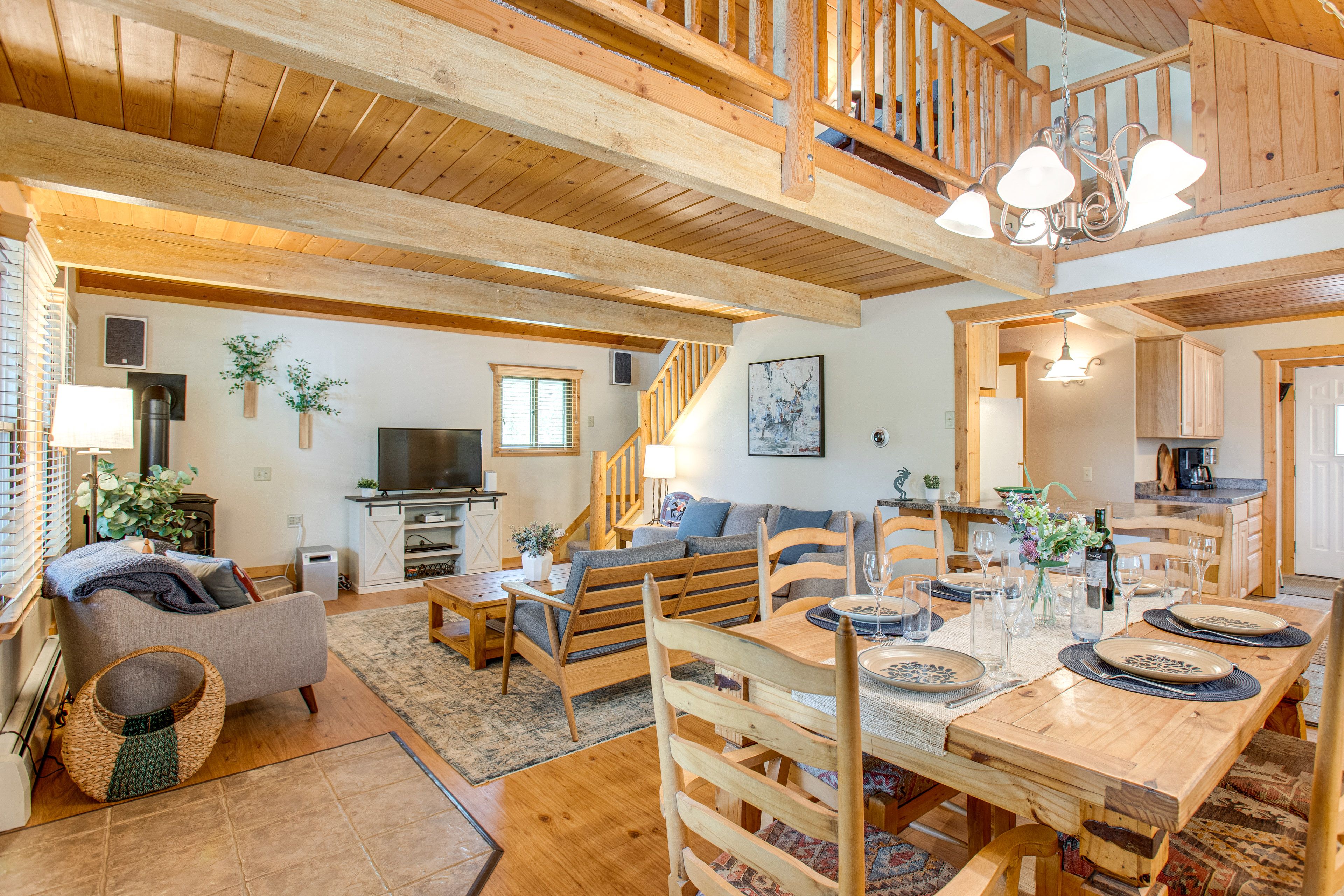 Living Room | Free WiFi | Smart TV | 1st Floor