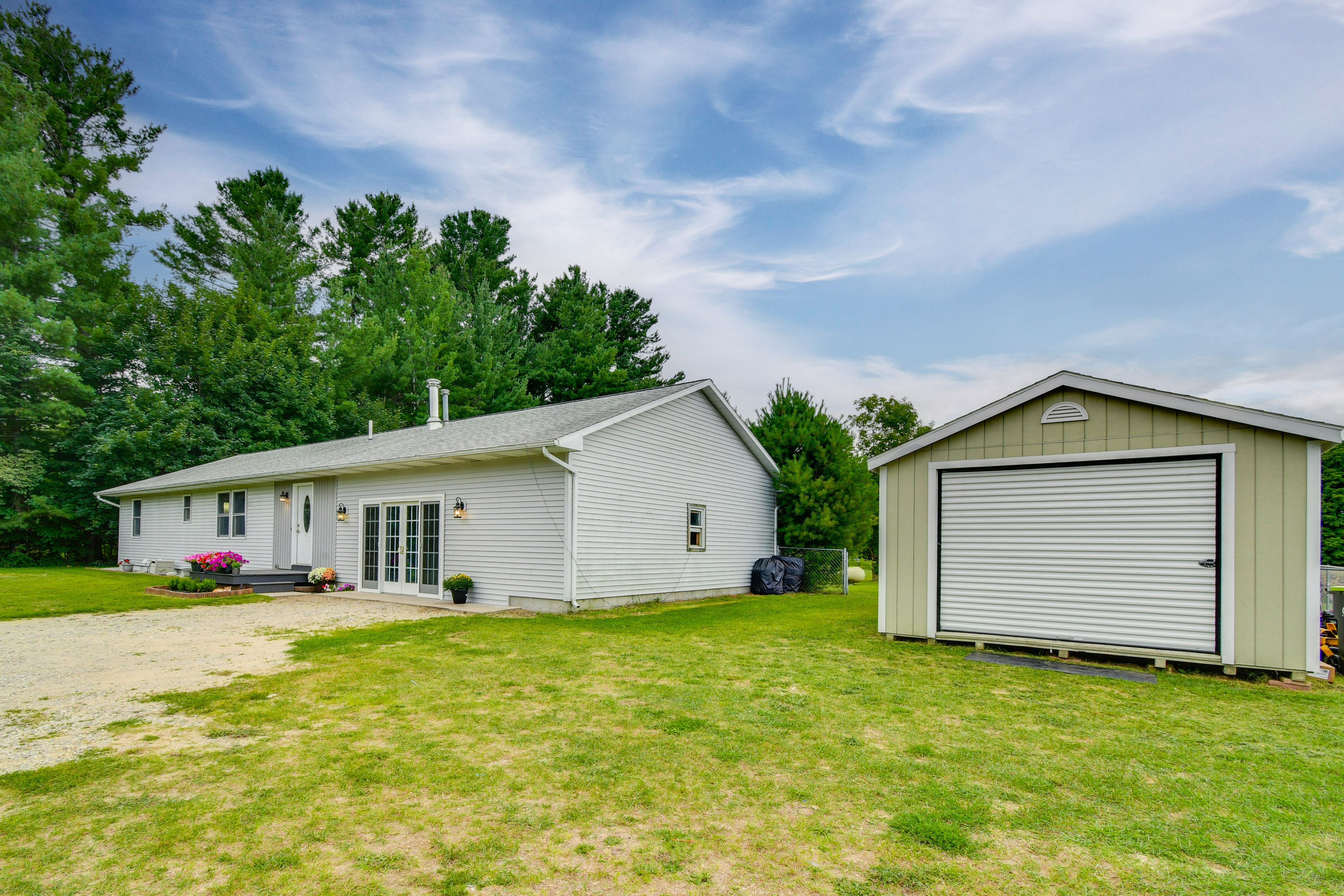 Driveway (3 Vehicles) | Overflow Parking on Grass | RV/Trailer Parking Allowed