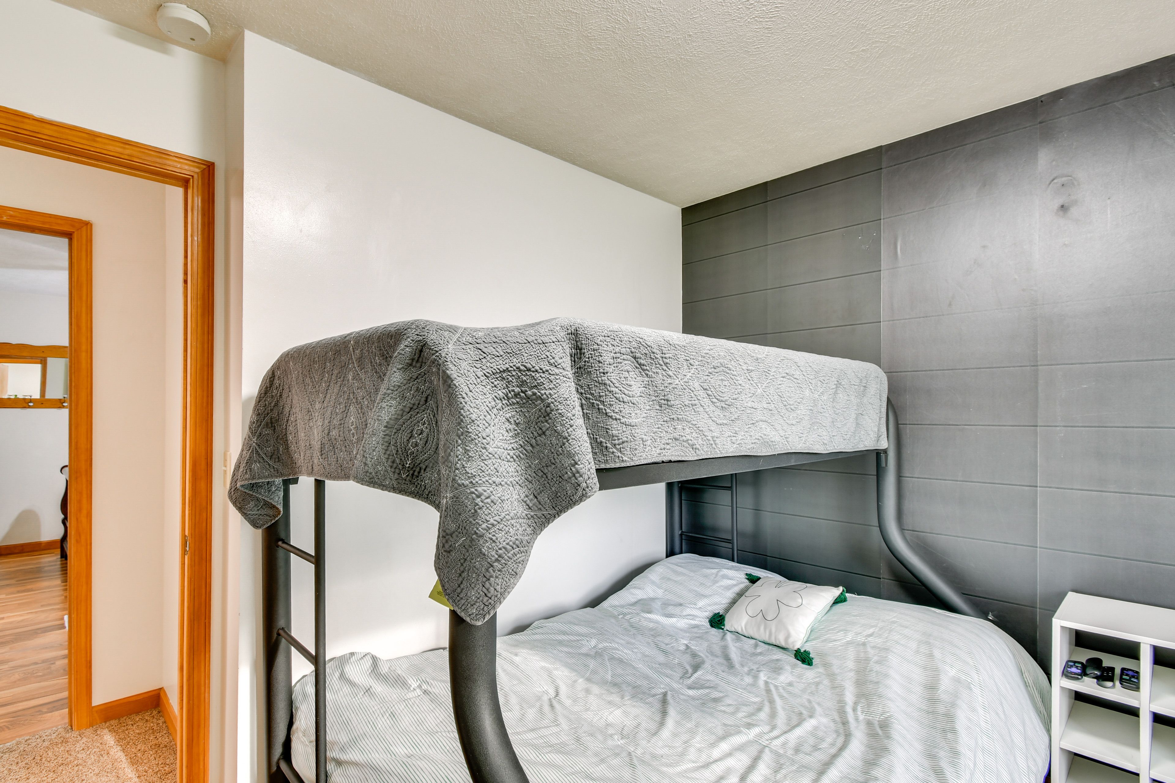 Bedroom 2 | Twin/Queen Bunk Bed | Smart TV