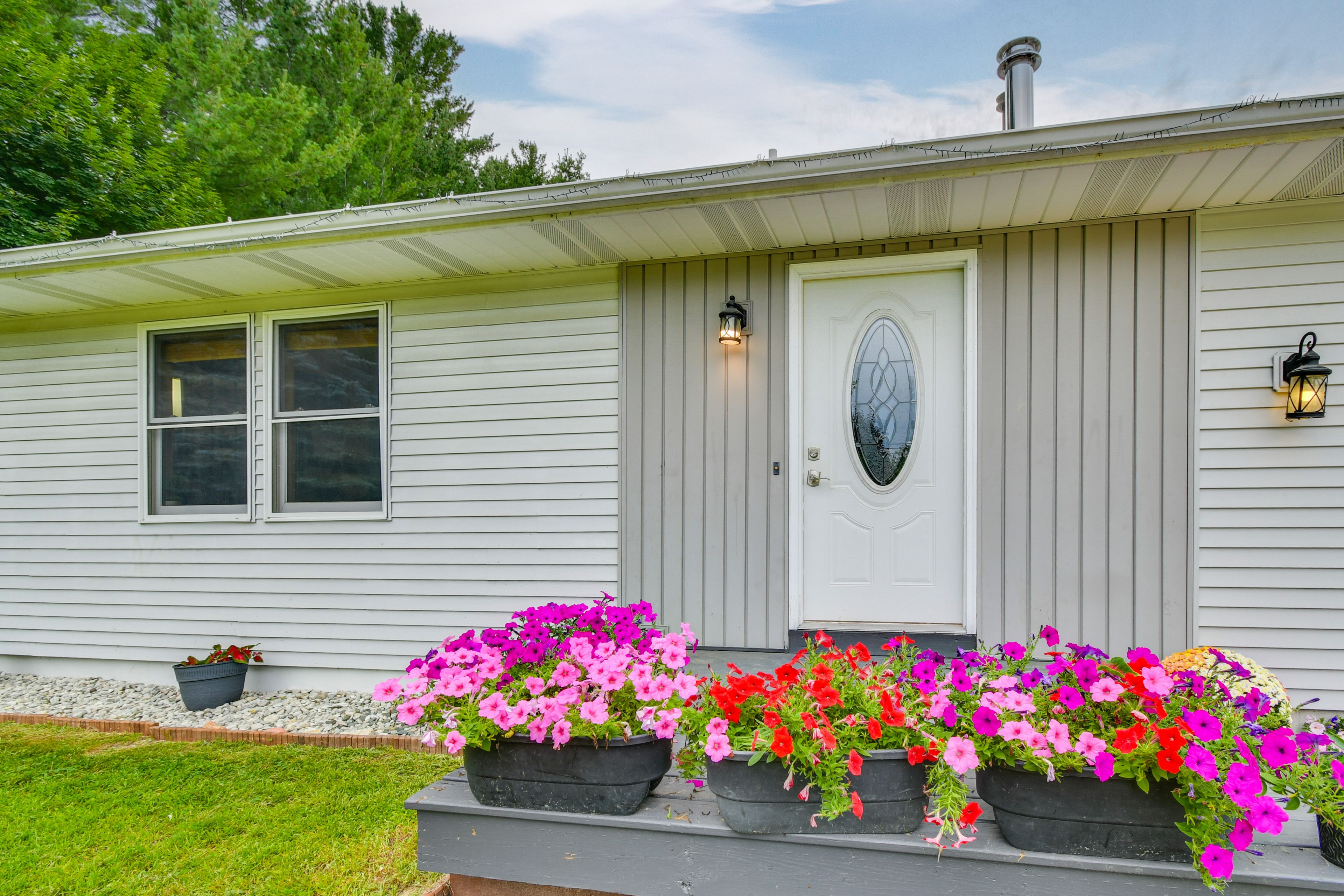 Property Exterior | Single-Story Home