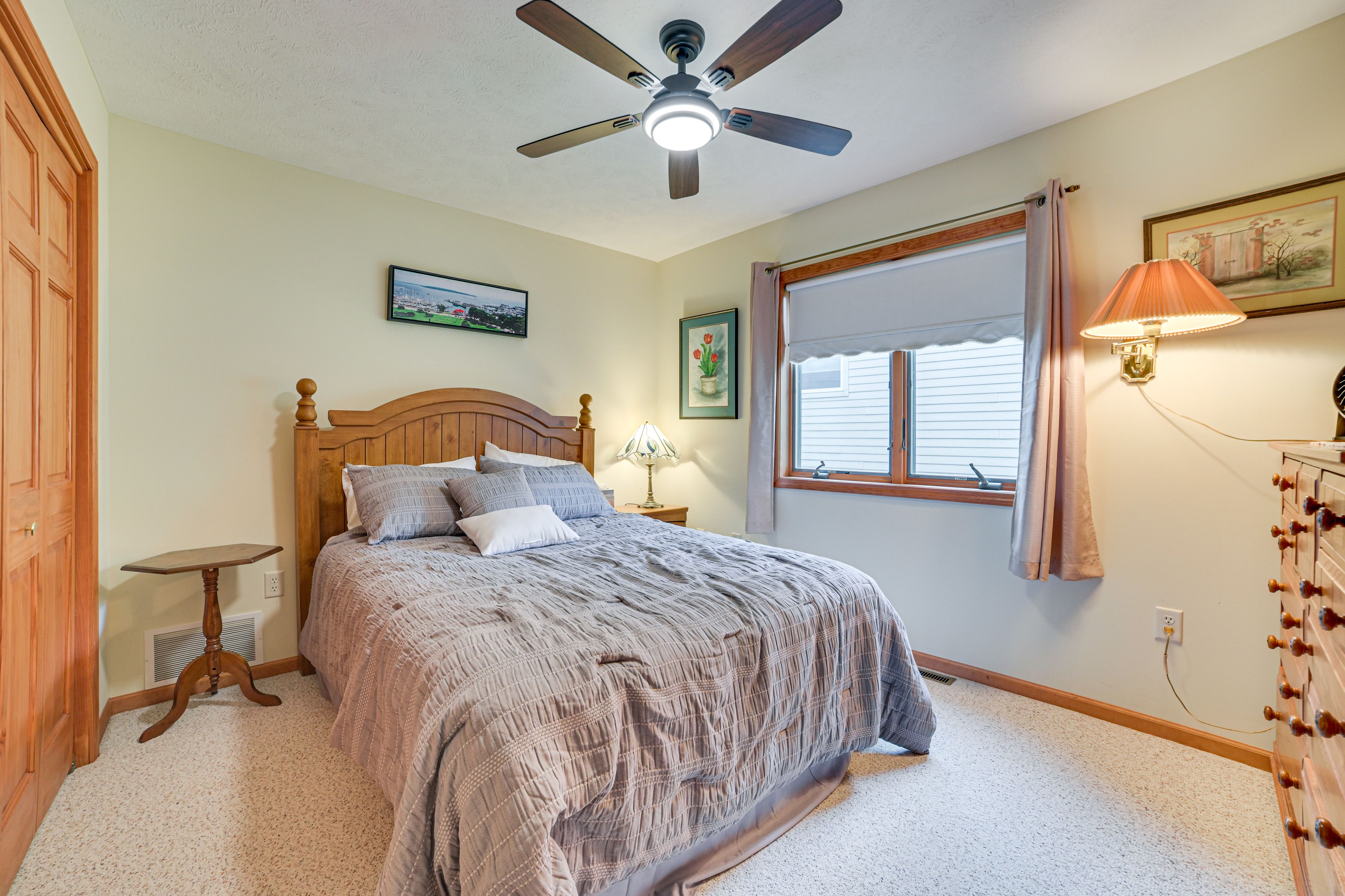 Bedroom | Queen Bed | 1st Floor