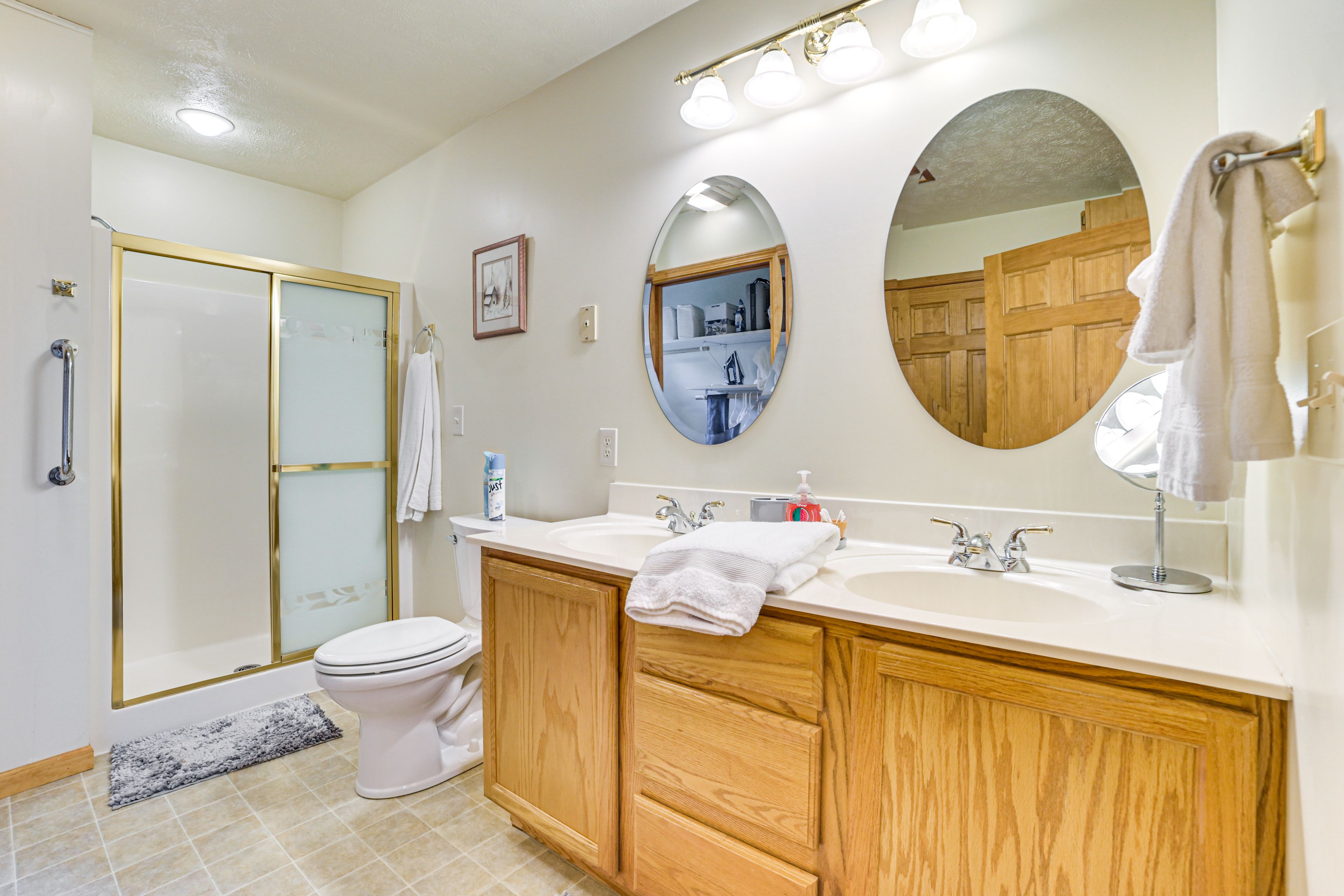 Full Bathroom | 1st Floor