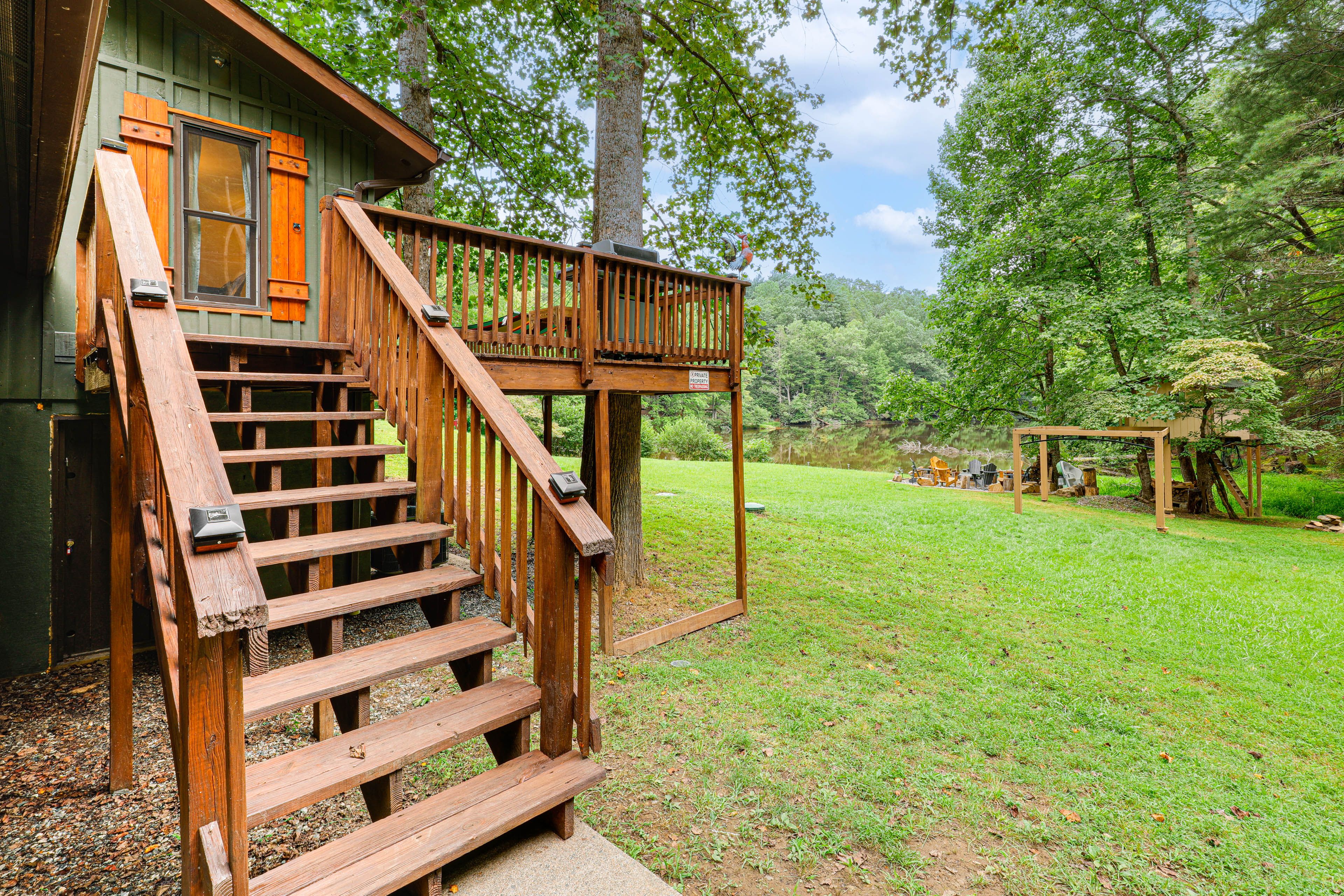 Cabin Exterior | Parking | Driveway (3 Vehicles)