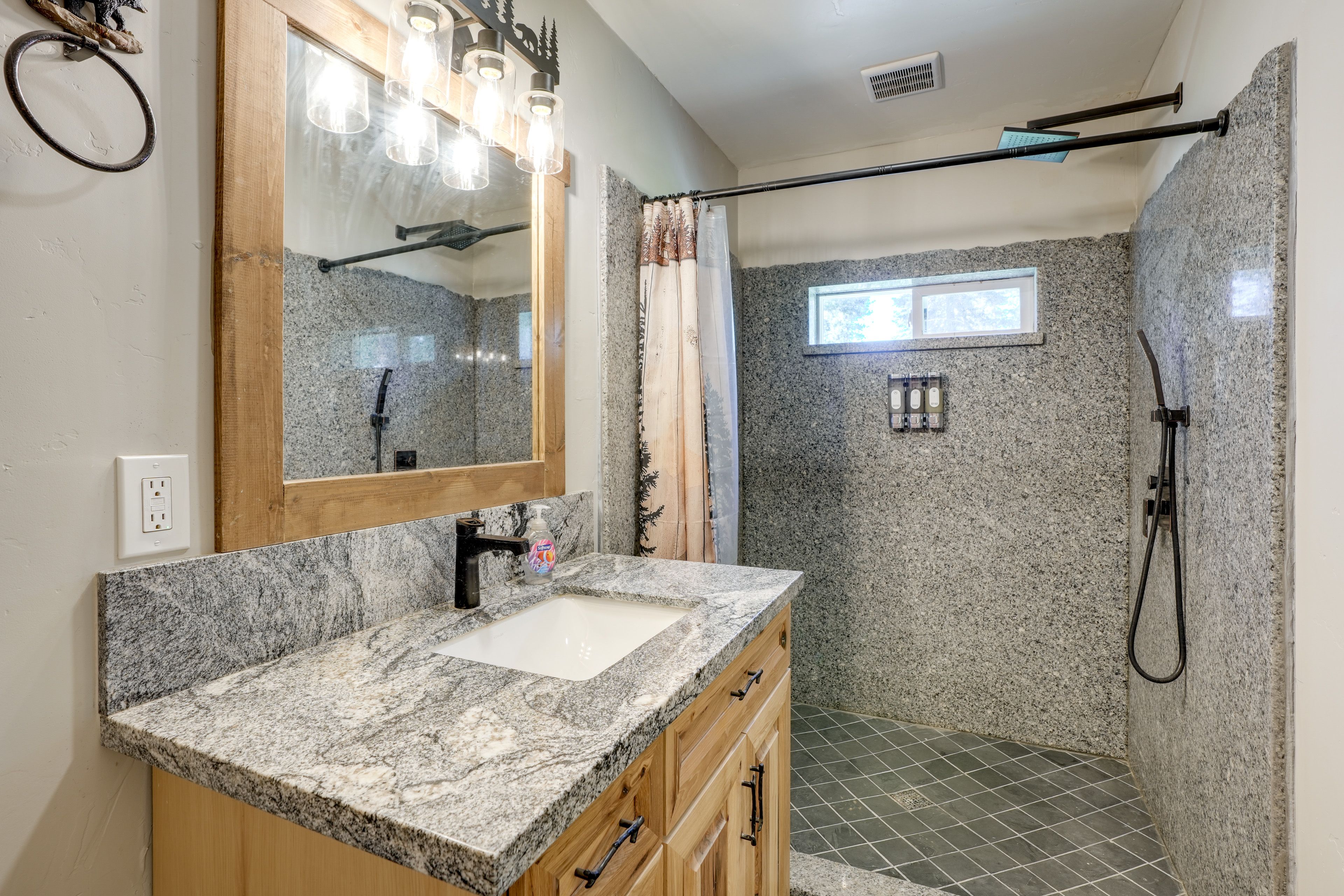 Full Bathroom | 1st Floor