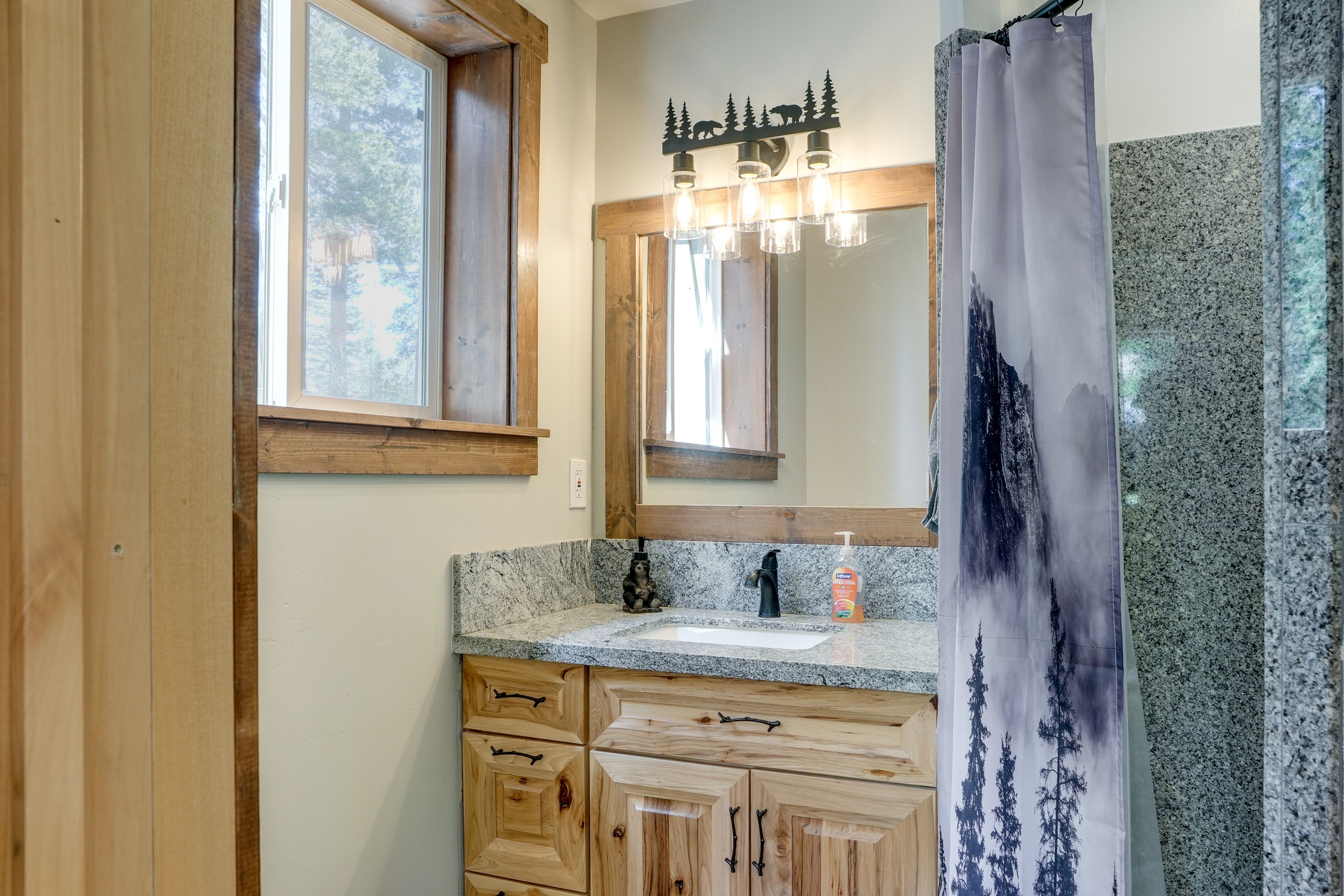 Full Bathroom | 3rd Floor