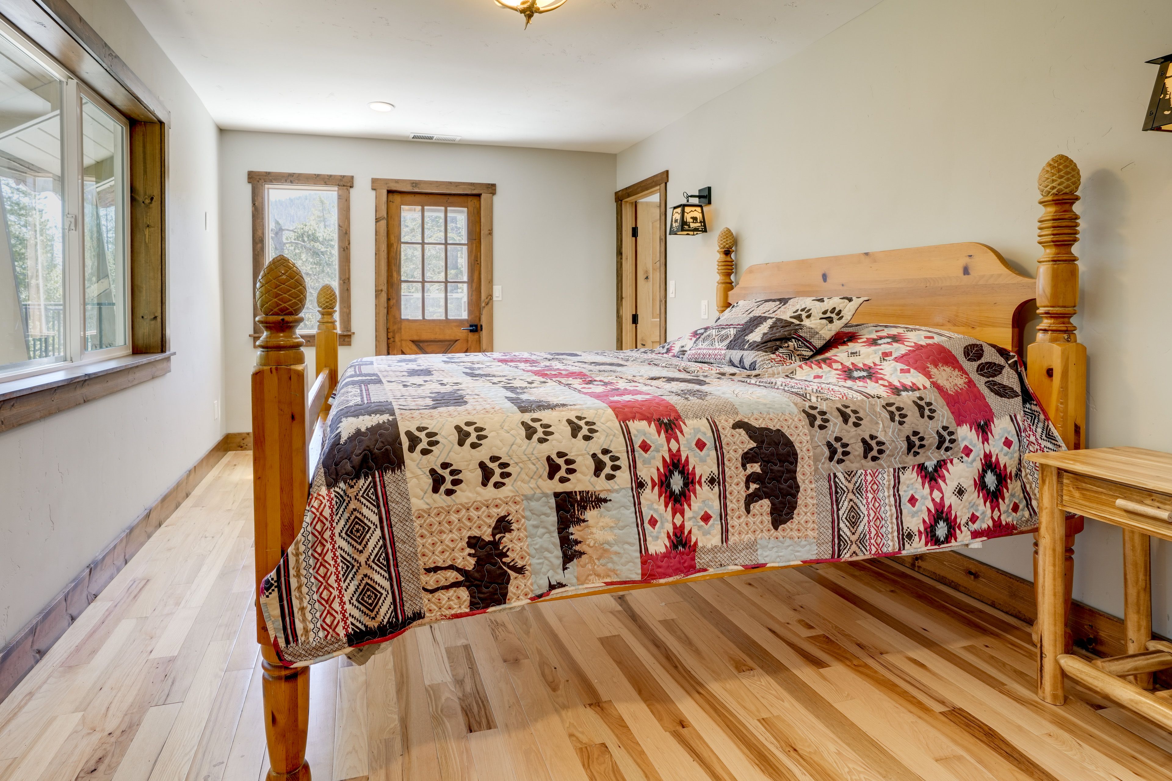 Bedroom 2 | King Bed | 3rd Floor