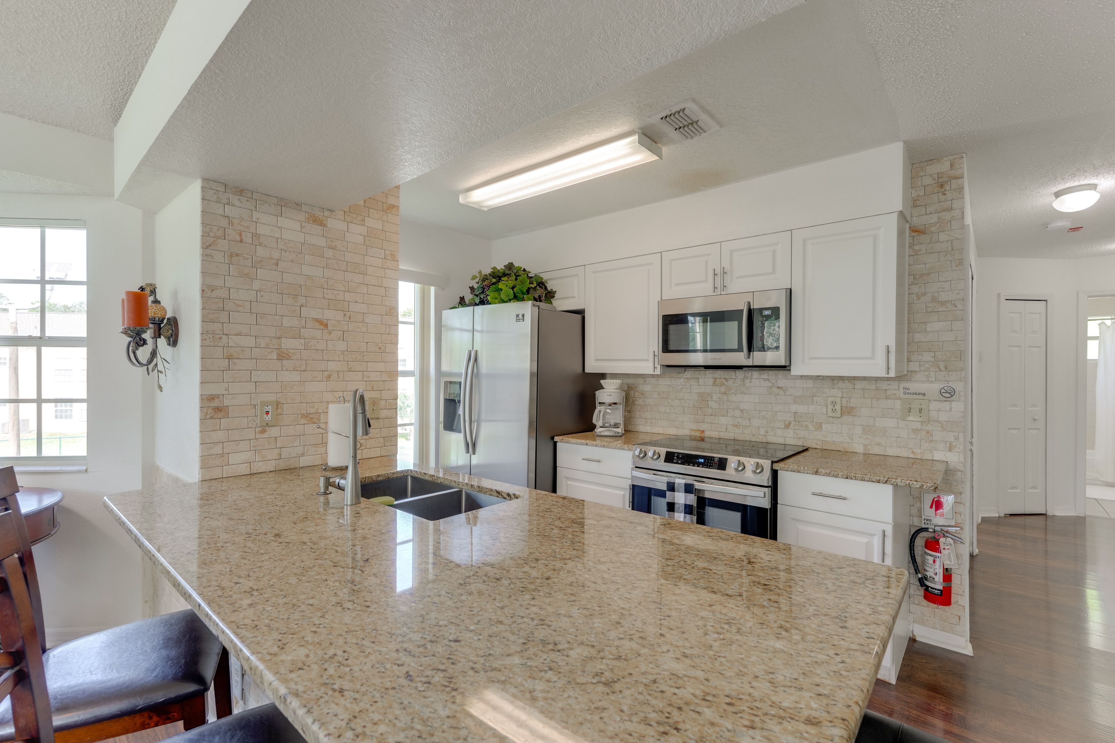 Kitchen | Toaster | Trash Bags & Paper Towels
