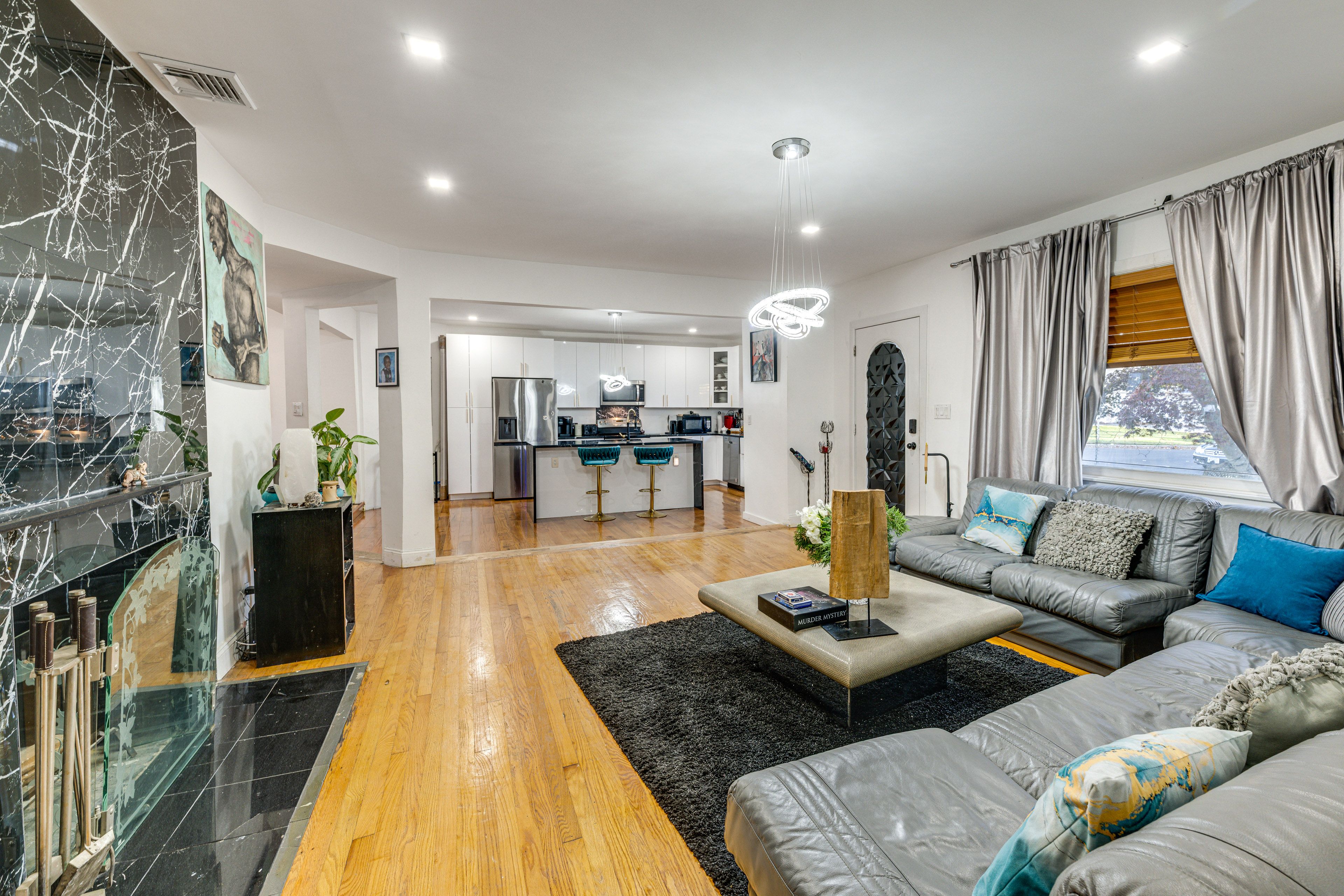 Living Room | Free WiFi | Central A/C & Heating