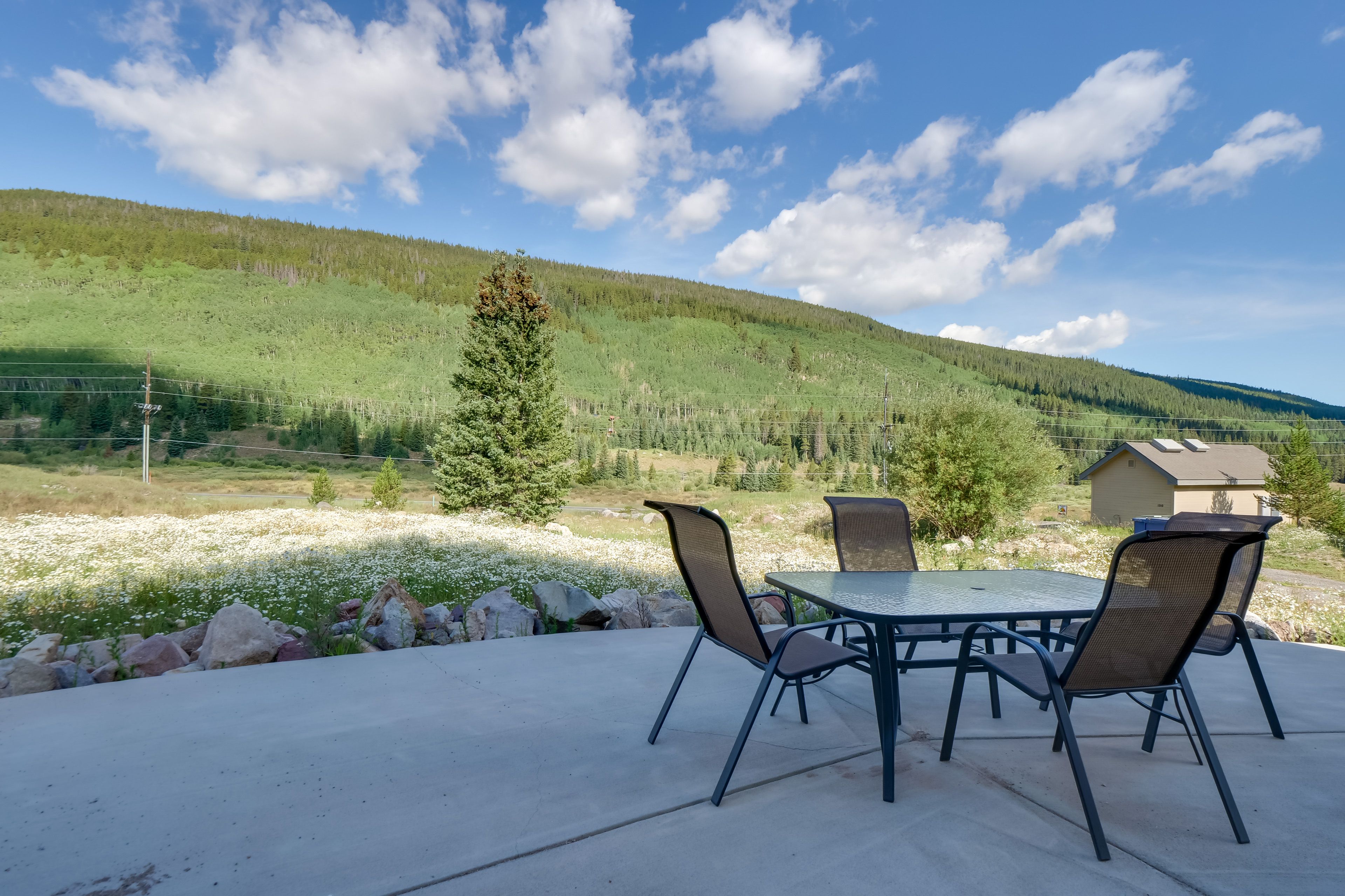 Patio | Outdoor Dining Space