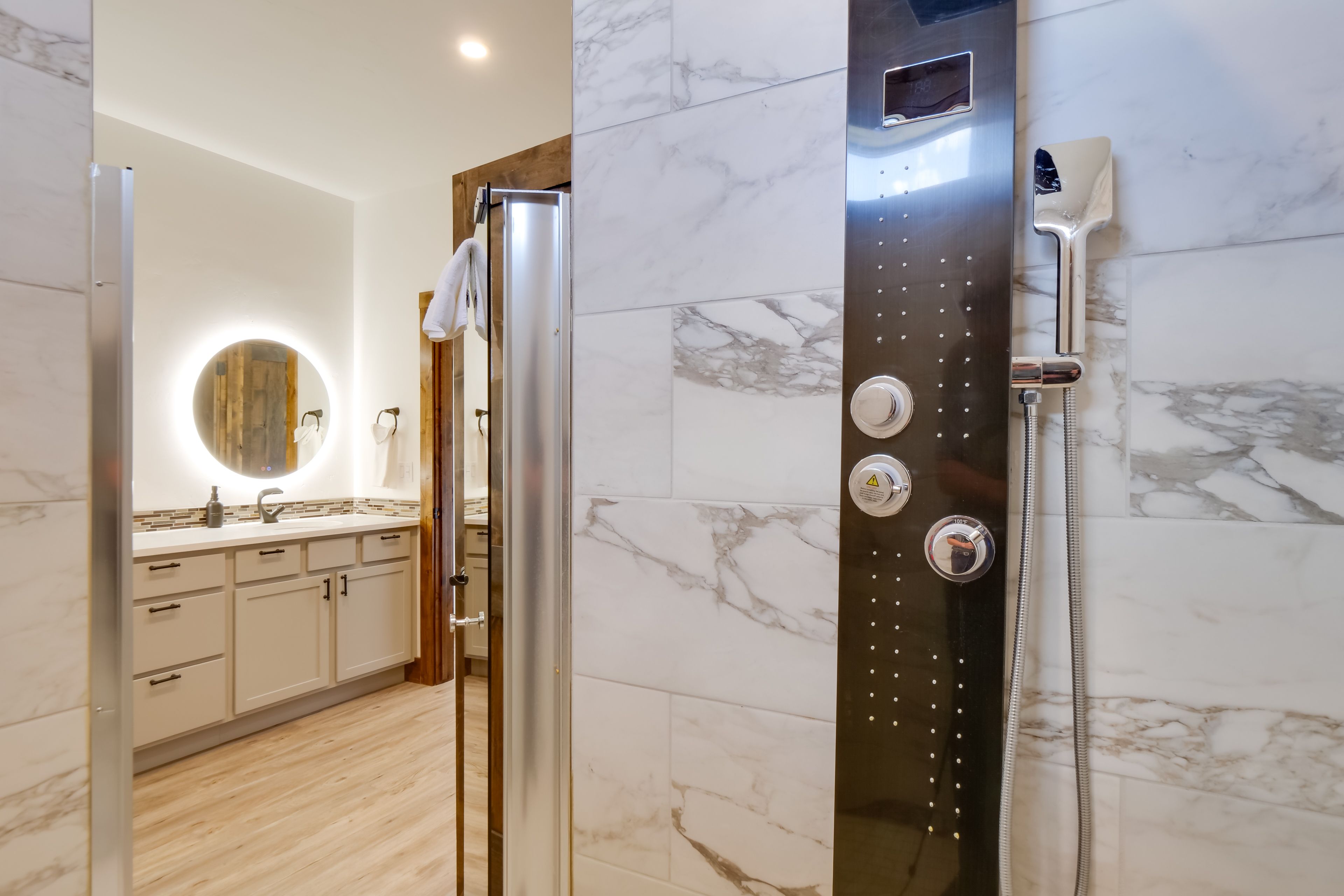 Full Bath | Towels | Upper Level