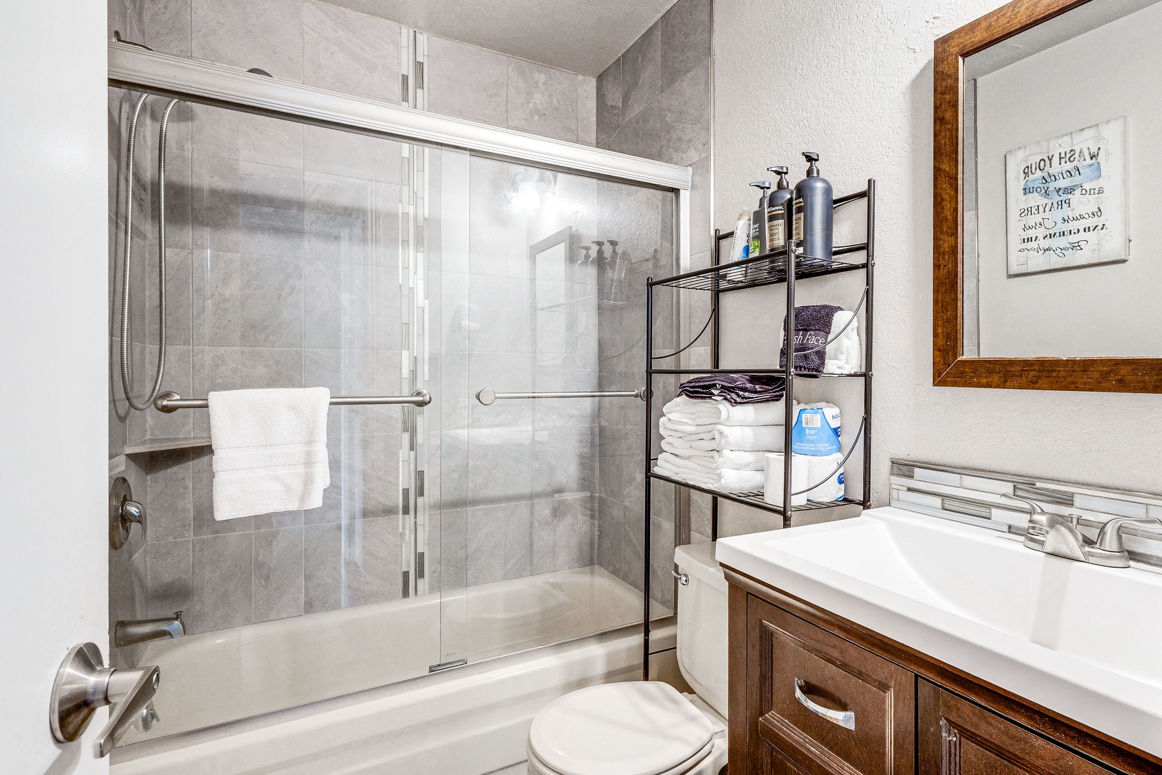 Full Bathroom | 1st Floor