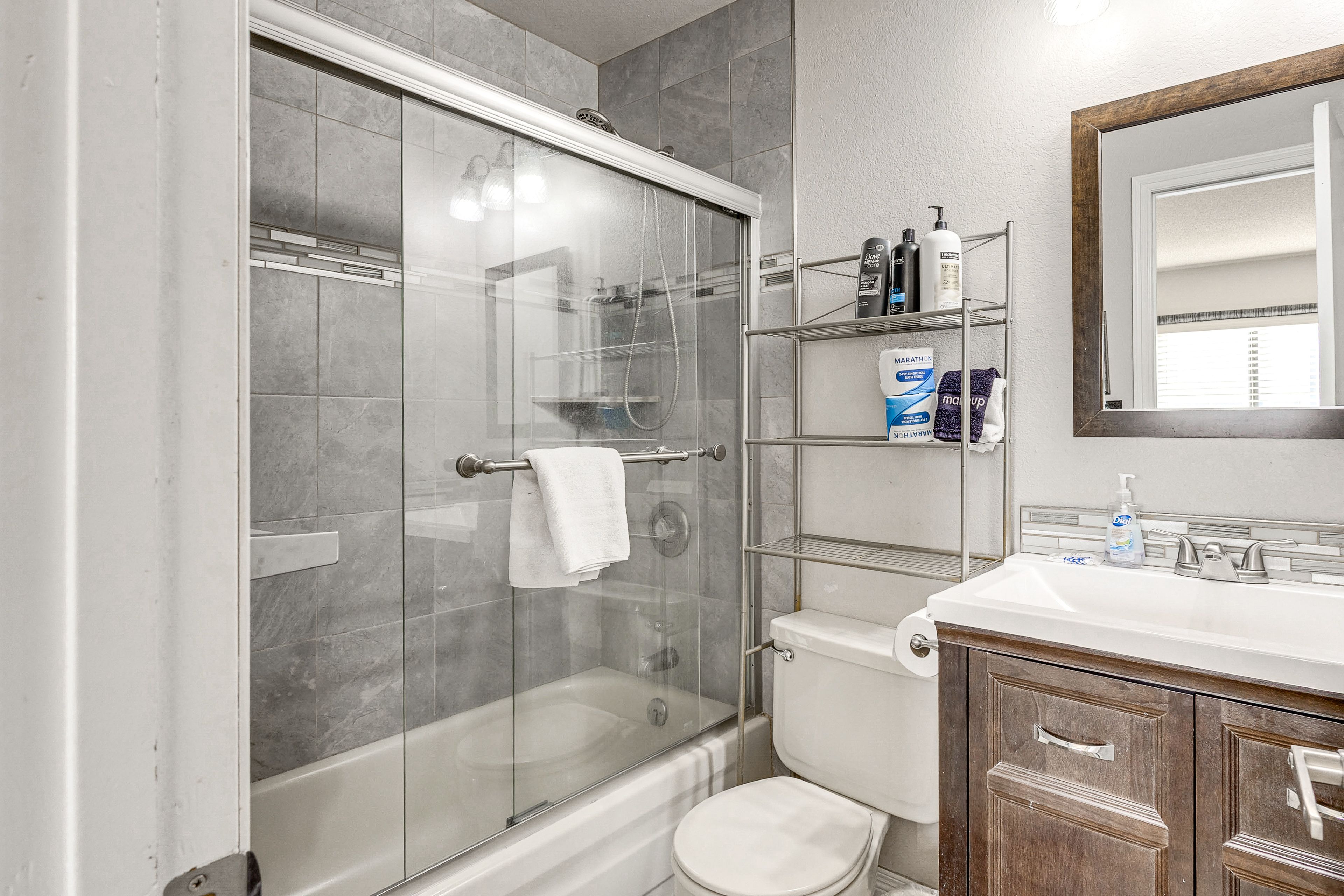 En-Suite Bathroom | 1st Floor