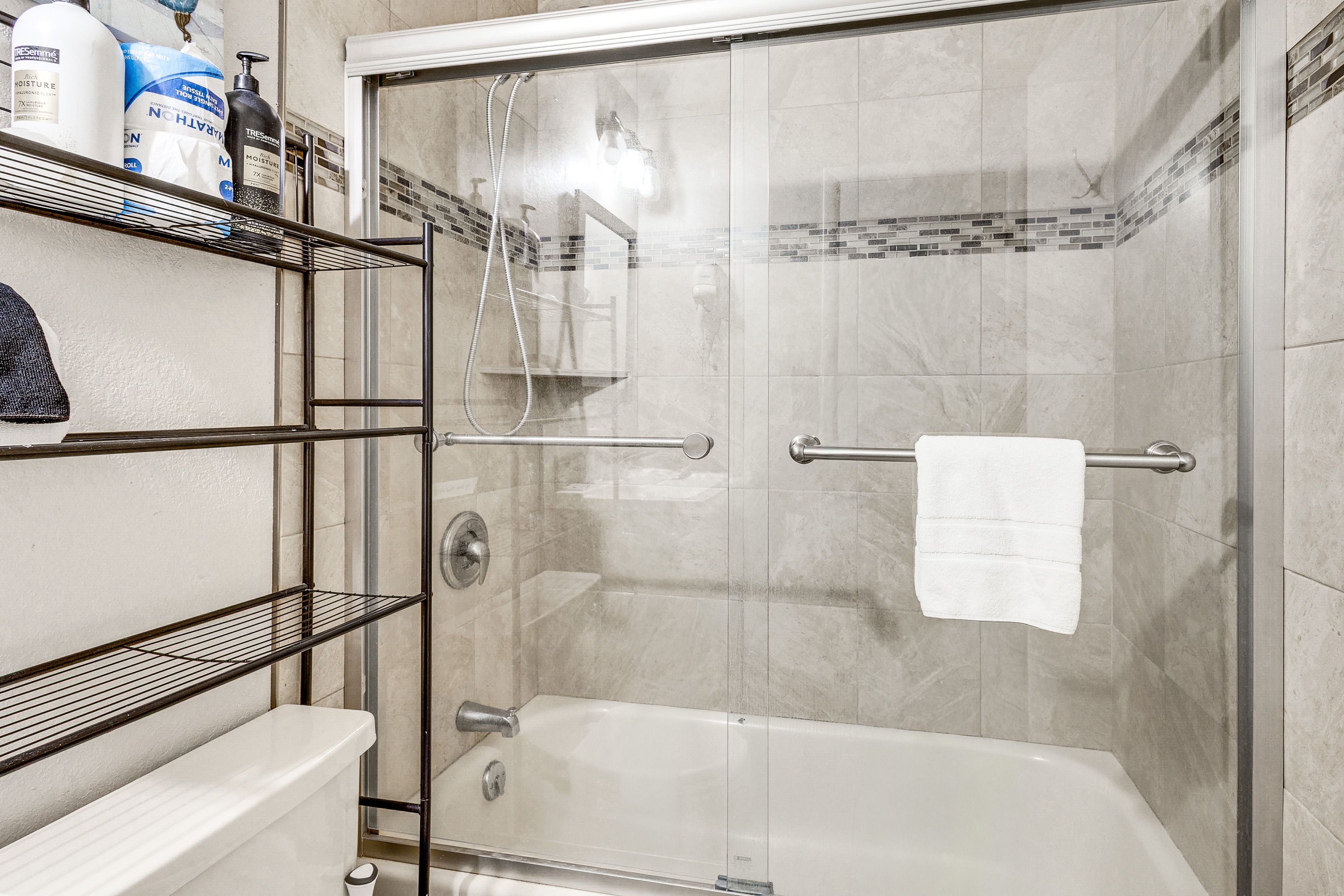 Full Bathroom | 2nd Floor