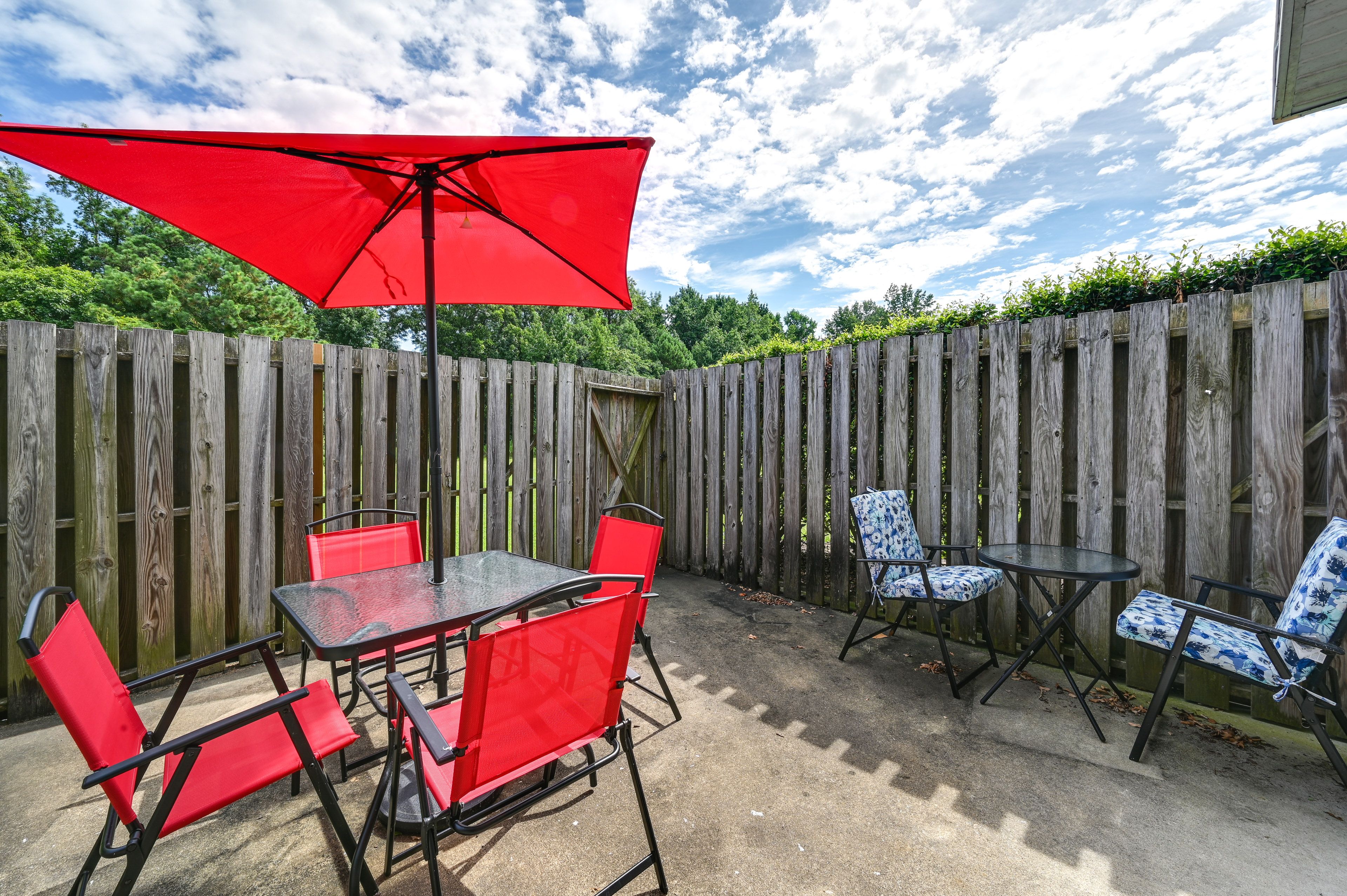 Private Yard | Furnished Patio