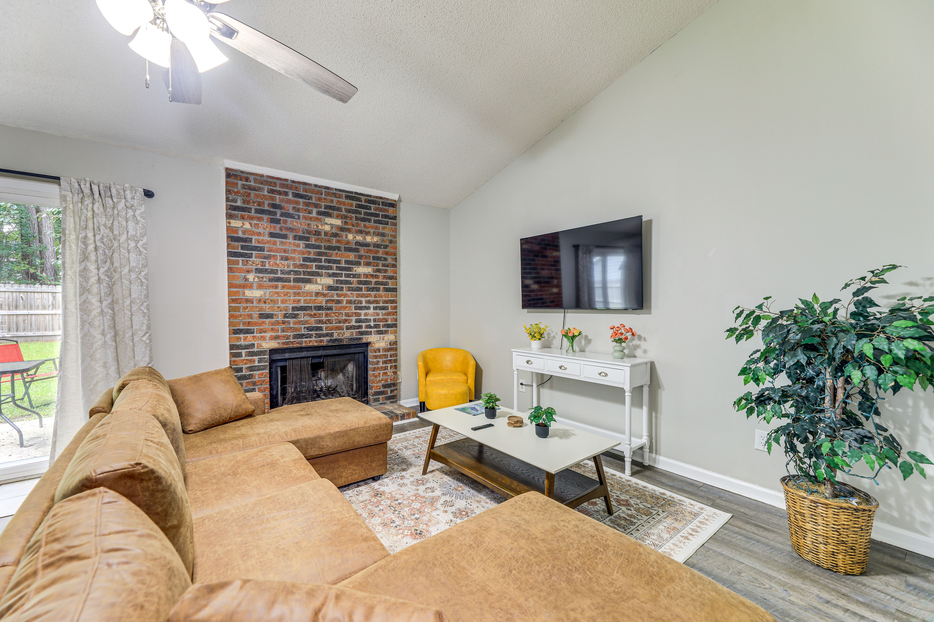 Jacksonville Vacation Rental | 2BR | 2BA | 940 Sq Ft | 1 Step to Enter