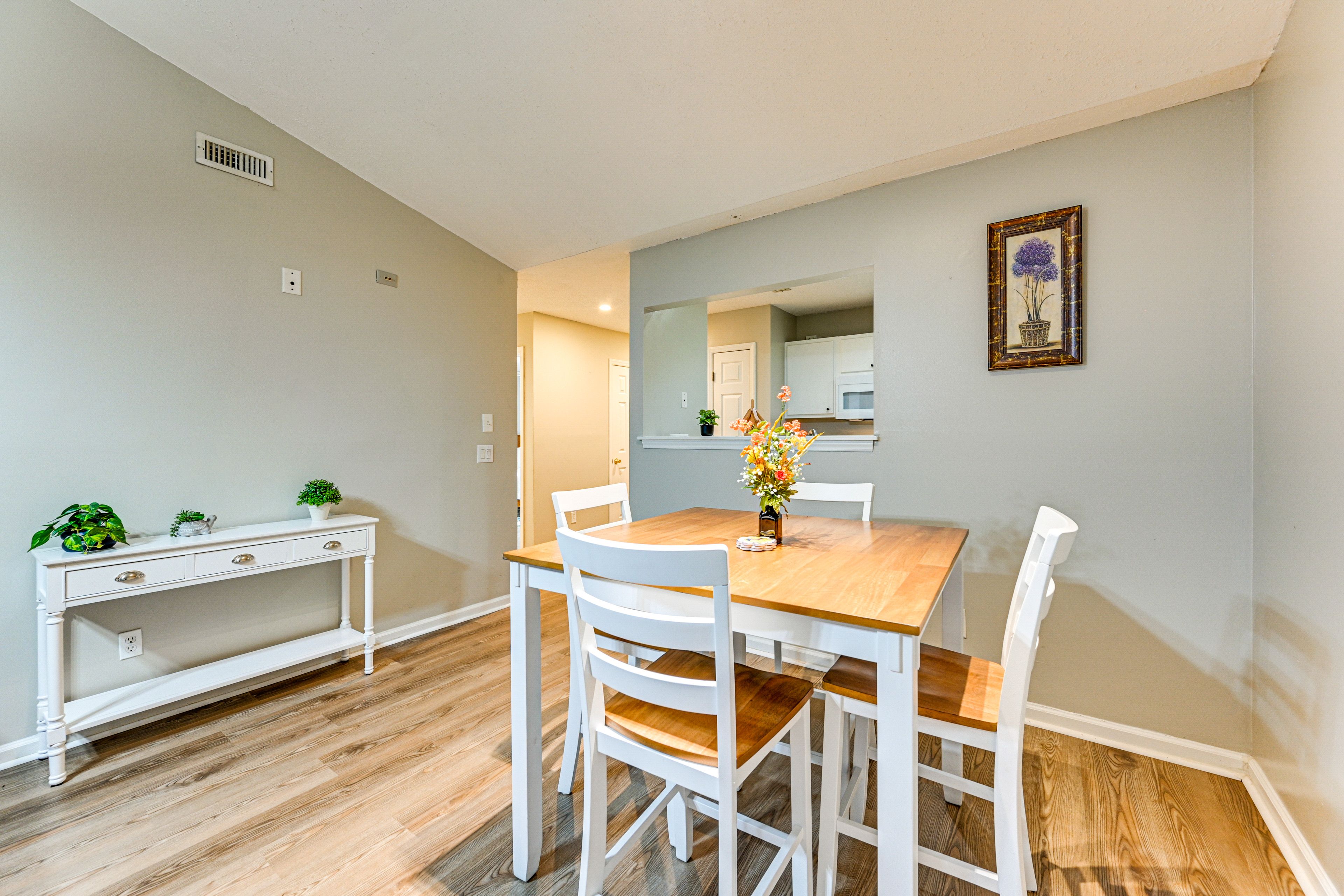 Dining Area | Single-Story Home