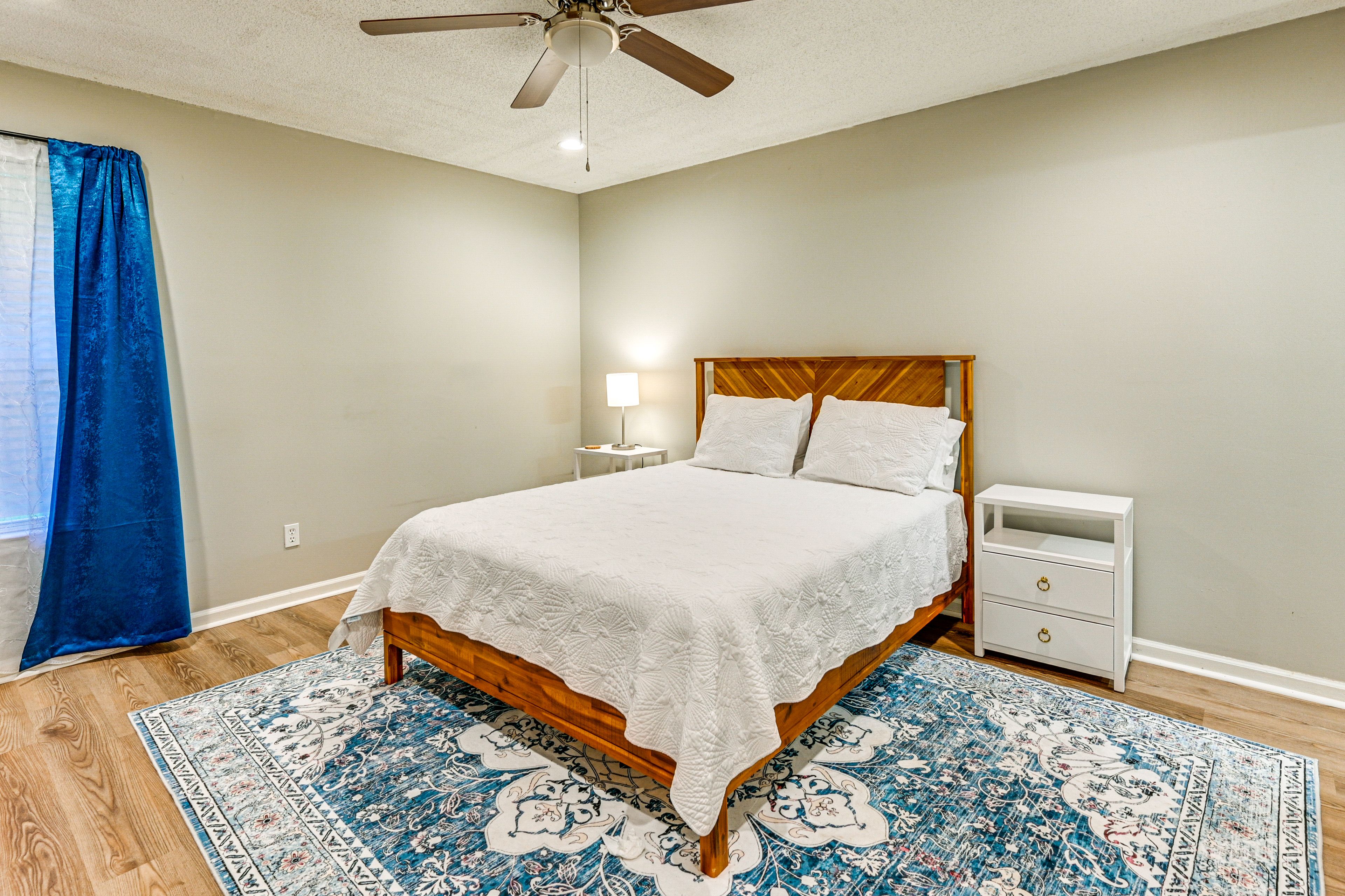 Bedroom 1 | Queen Bed | Smart TV