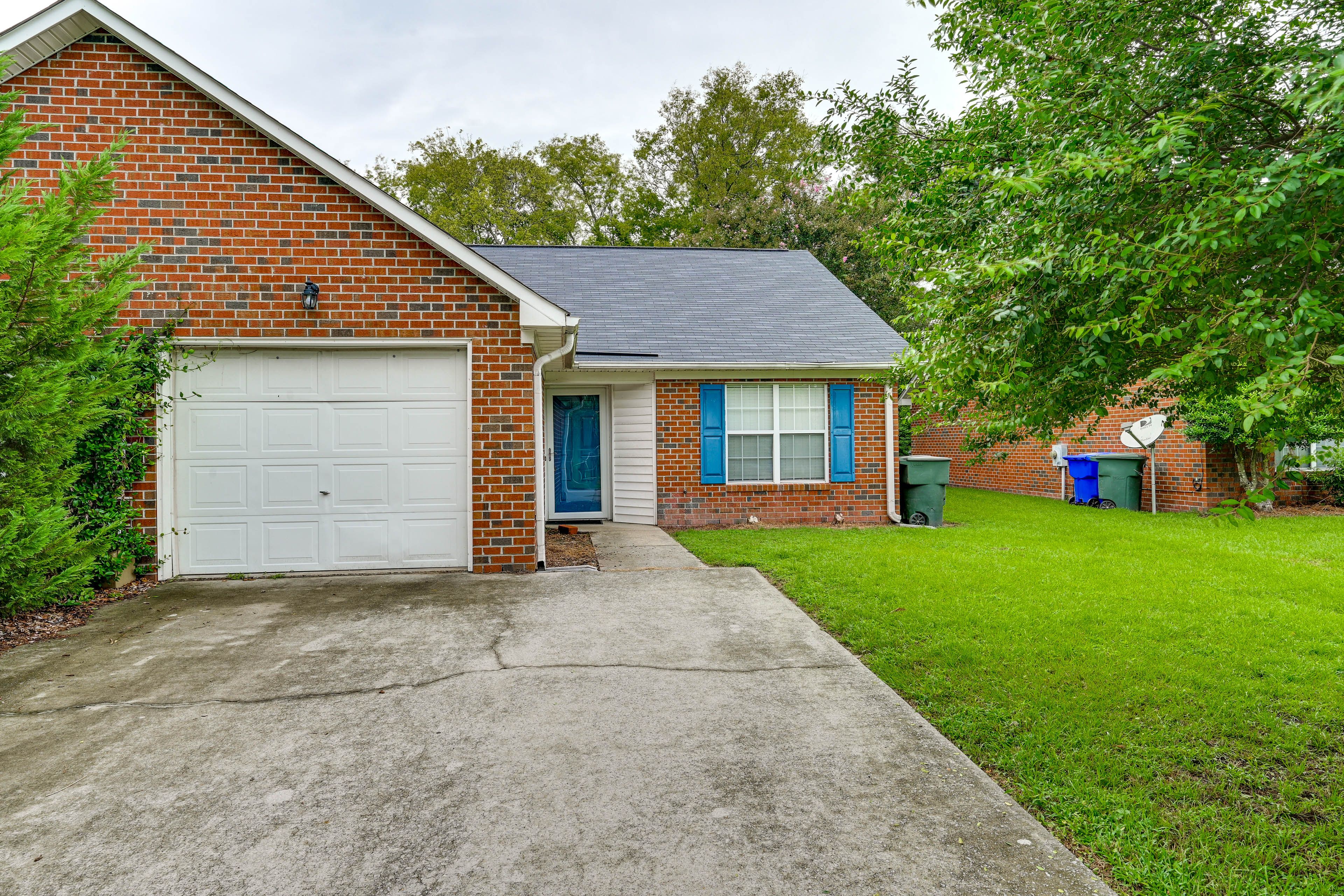 Parking | Garage (1 Vehicle) | Driveway (1 Vehicle)