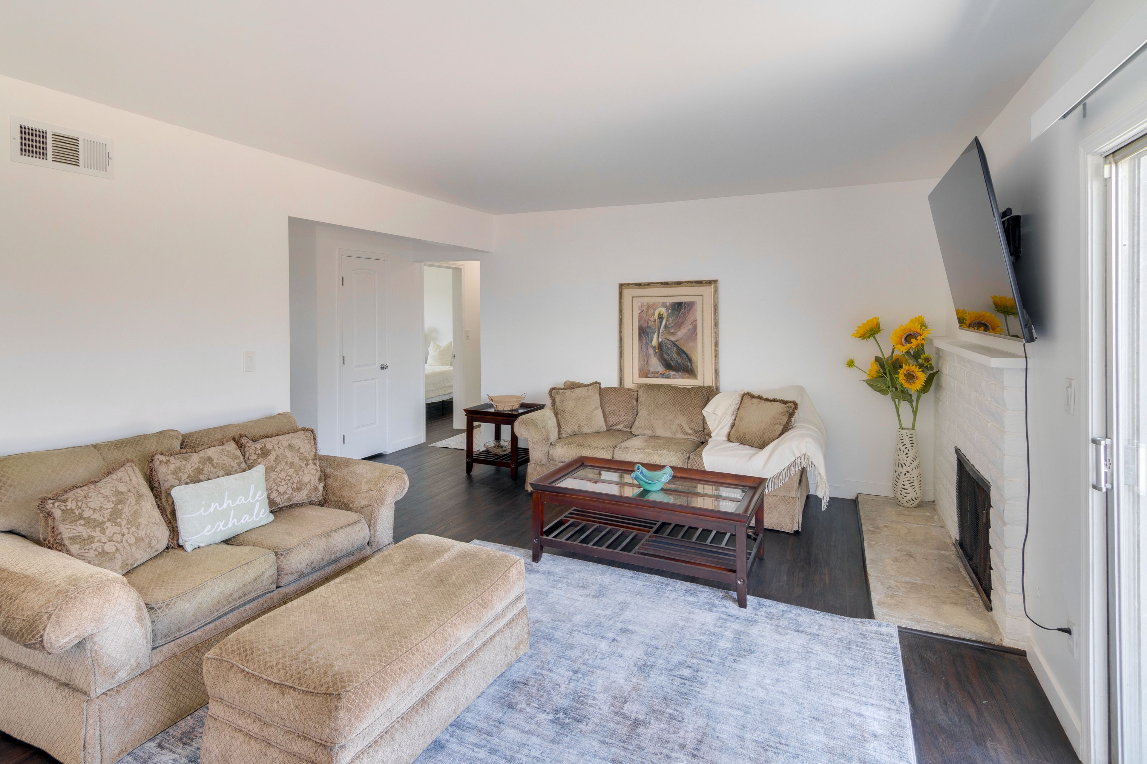 Living Room | Central A/C | Free WiFi