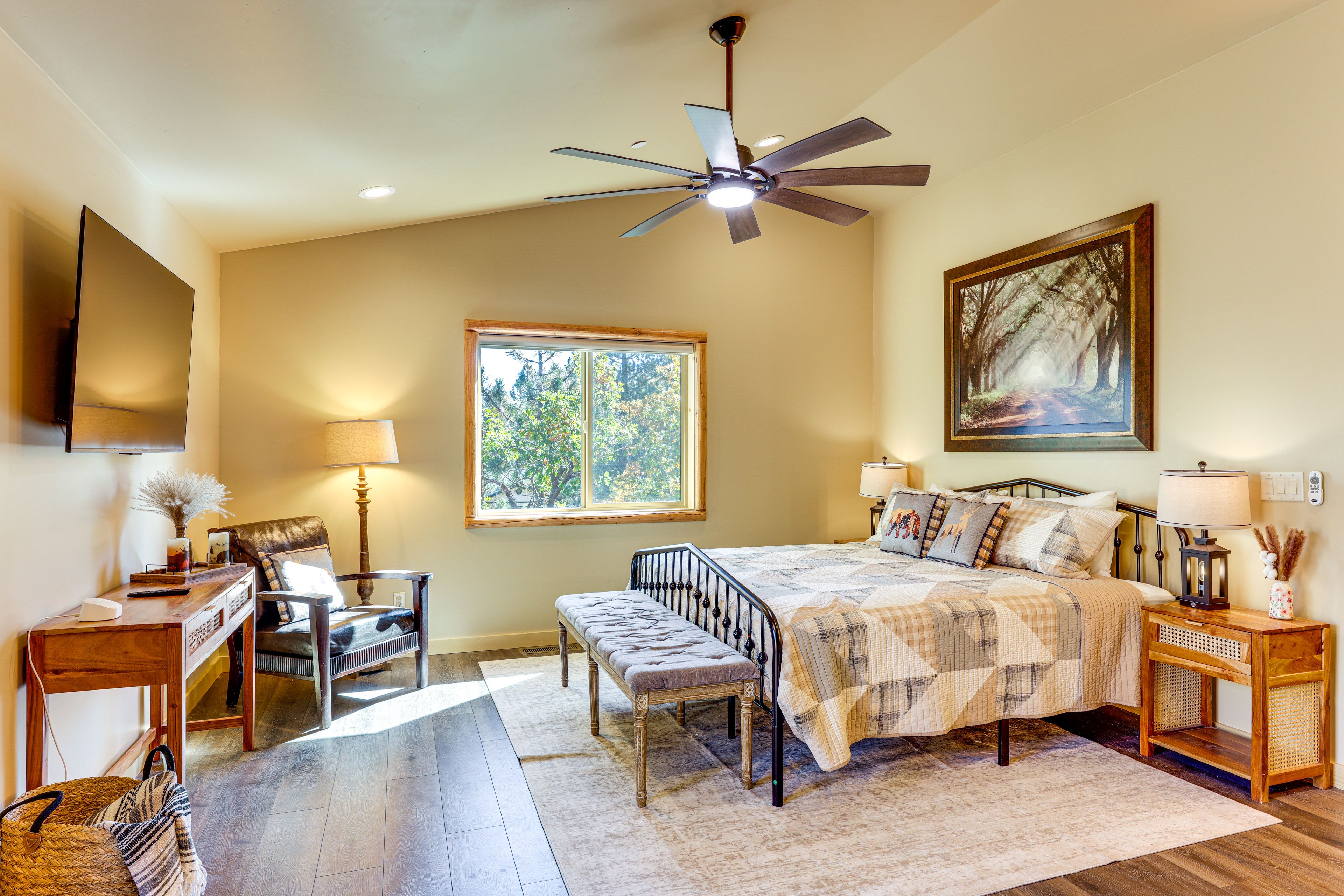 Bedroom 1 | King Bed | Linens