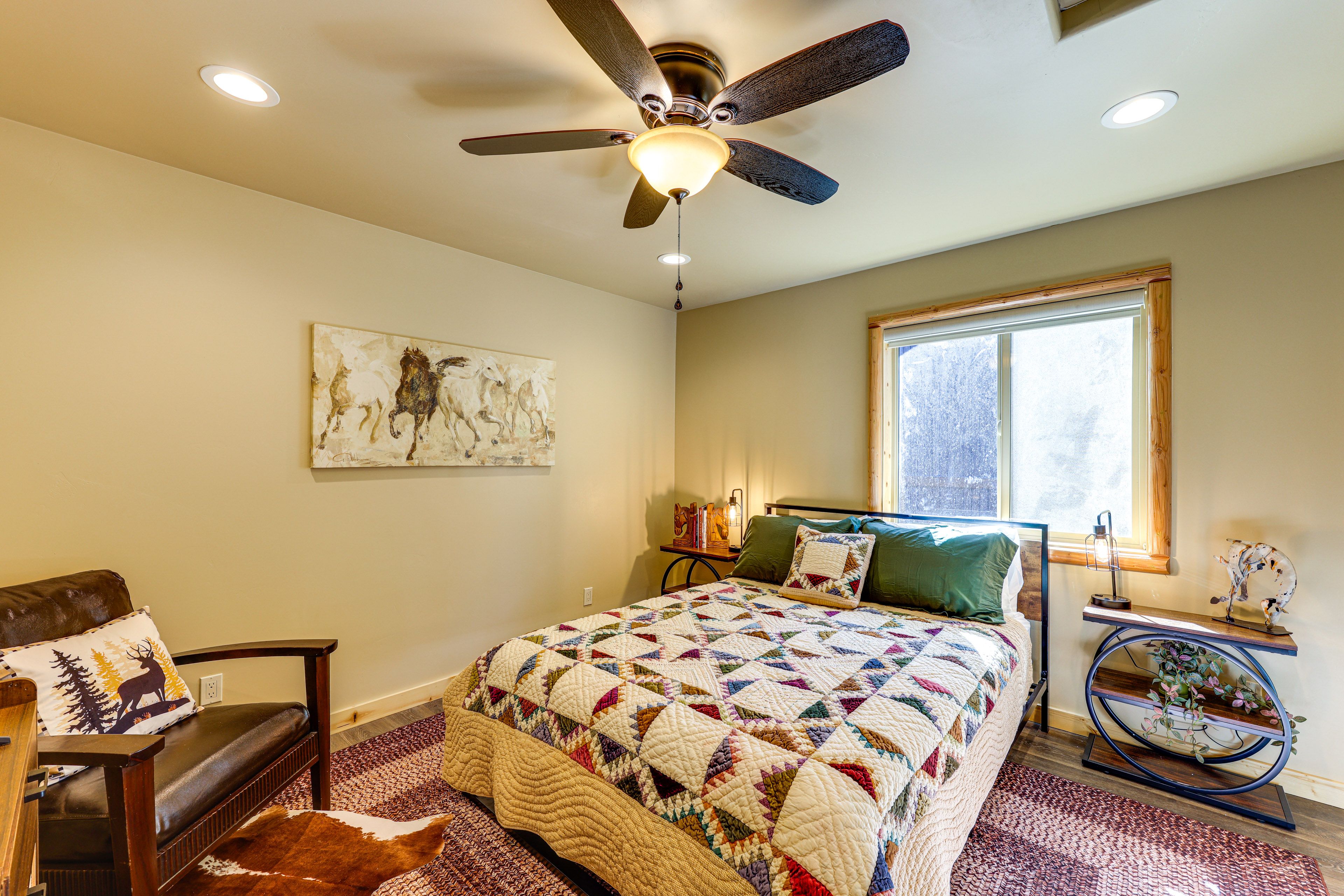 Bedroom 2 | Queen Bed