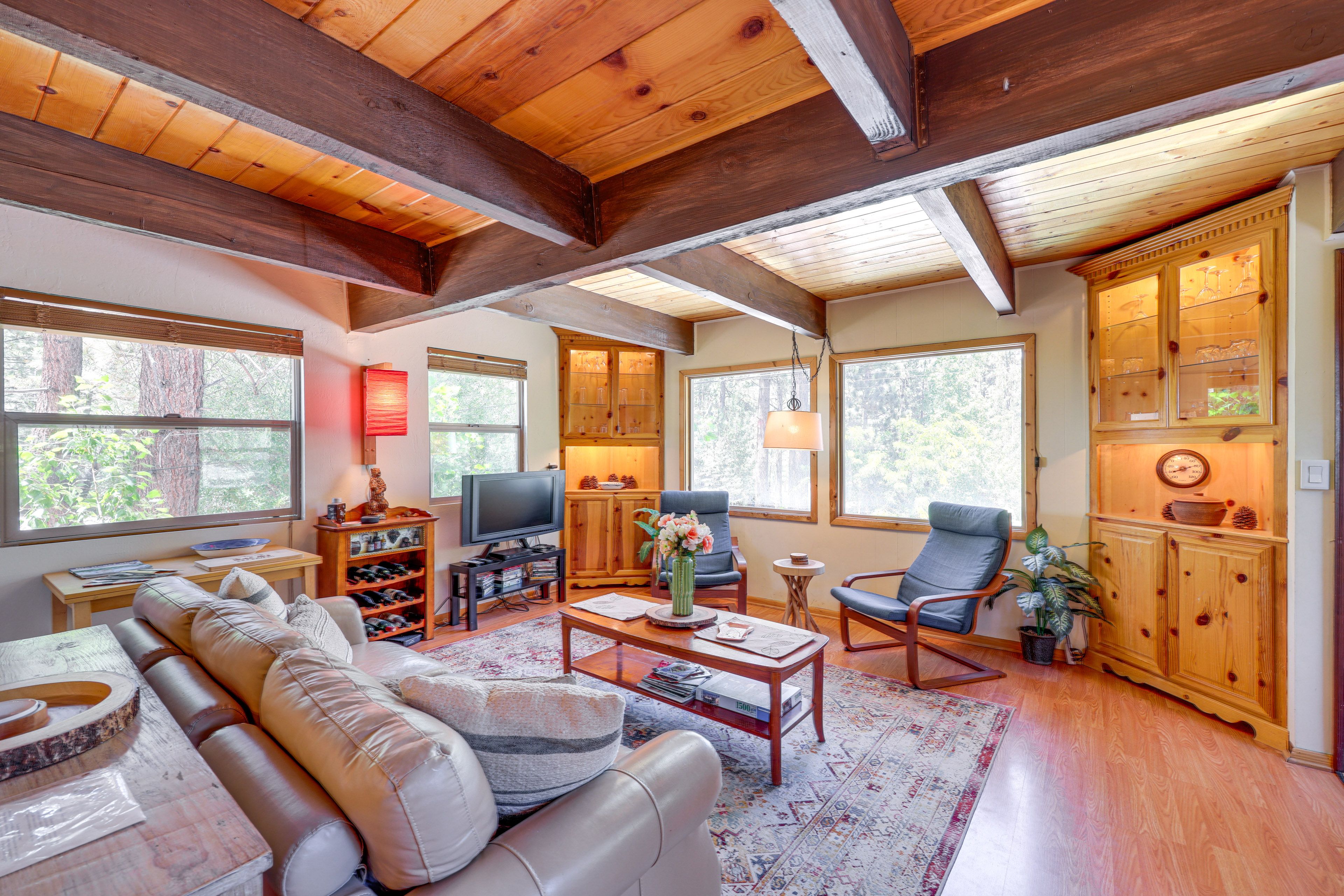 Living Room | 2-Story Cabin | Free WiFi