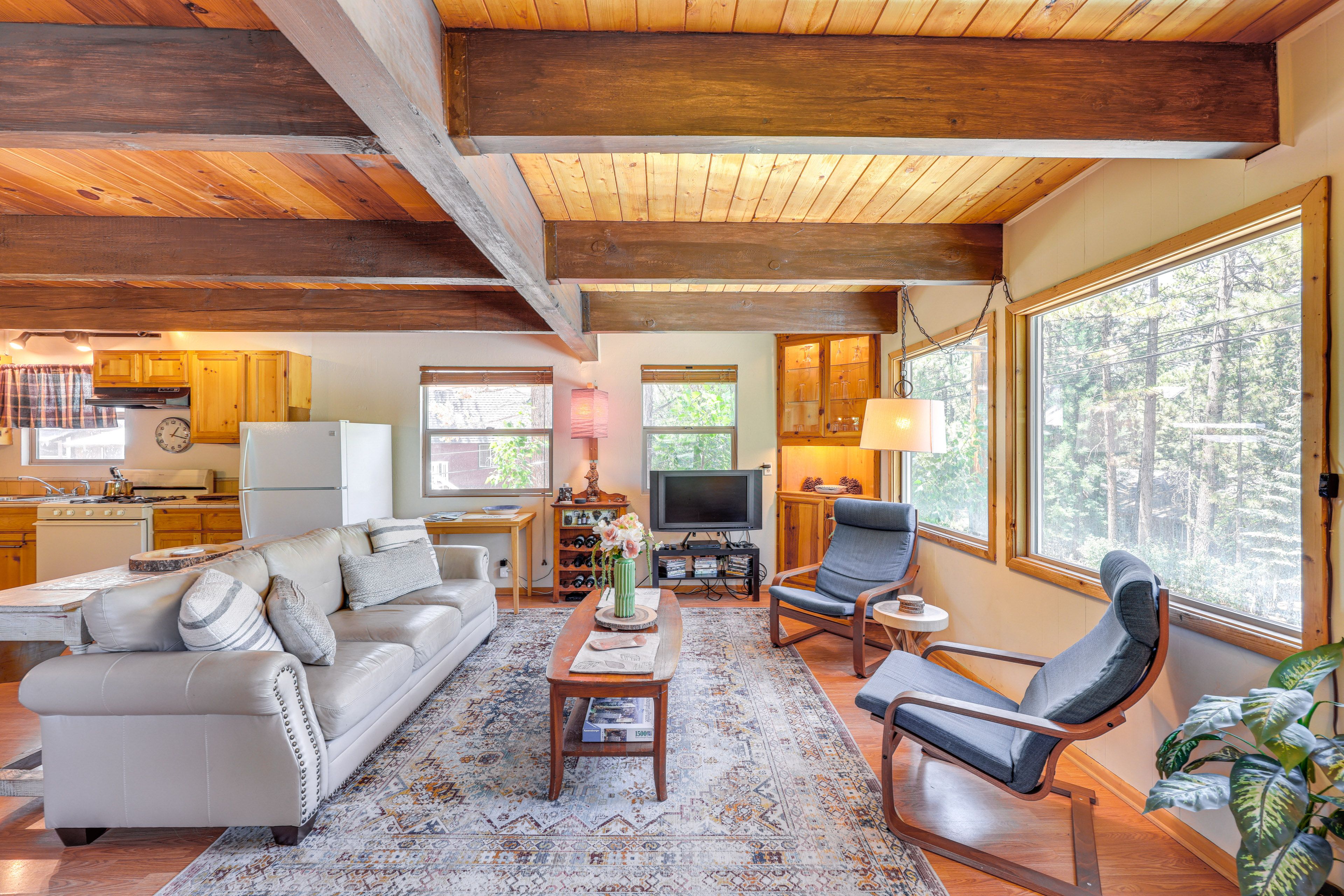 Living Room | 1st Floor | Board Games & Books | Smart TV