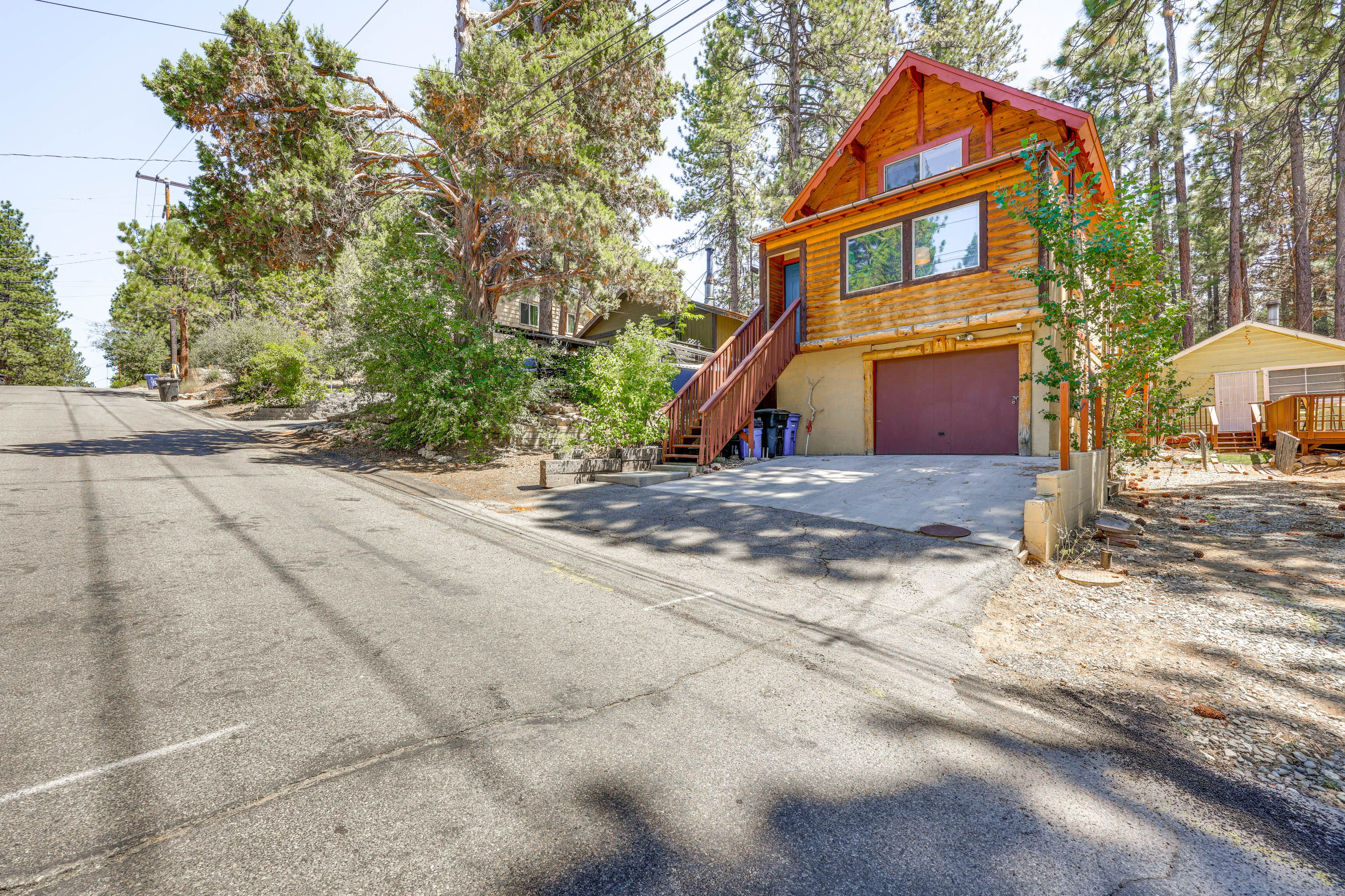Cabin Exterior | Parking | Driveway 2 Vehicles)
