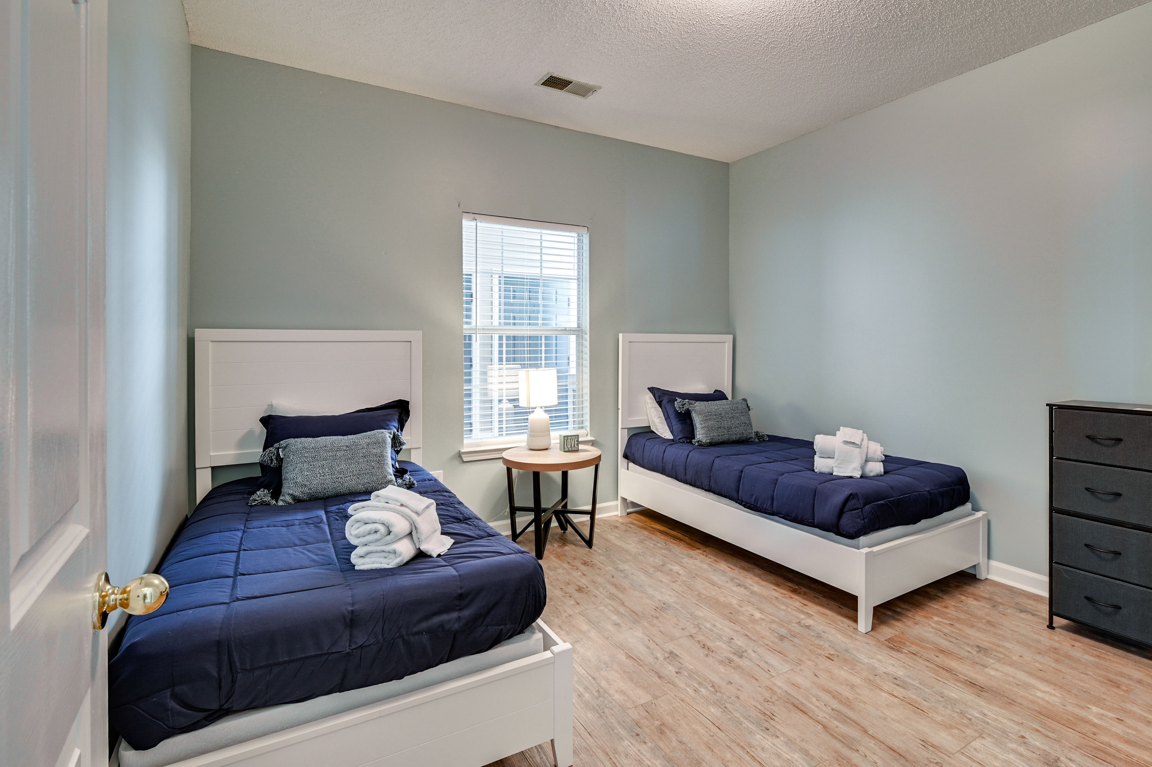 Bedroom 2 | 2 Twin Beds