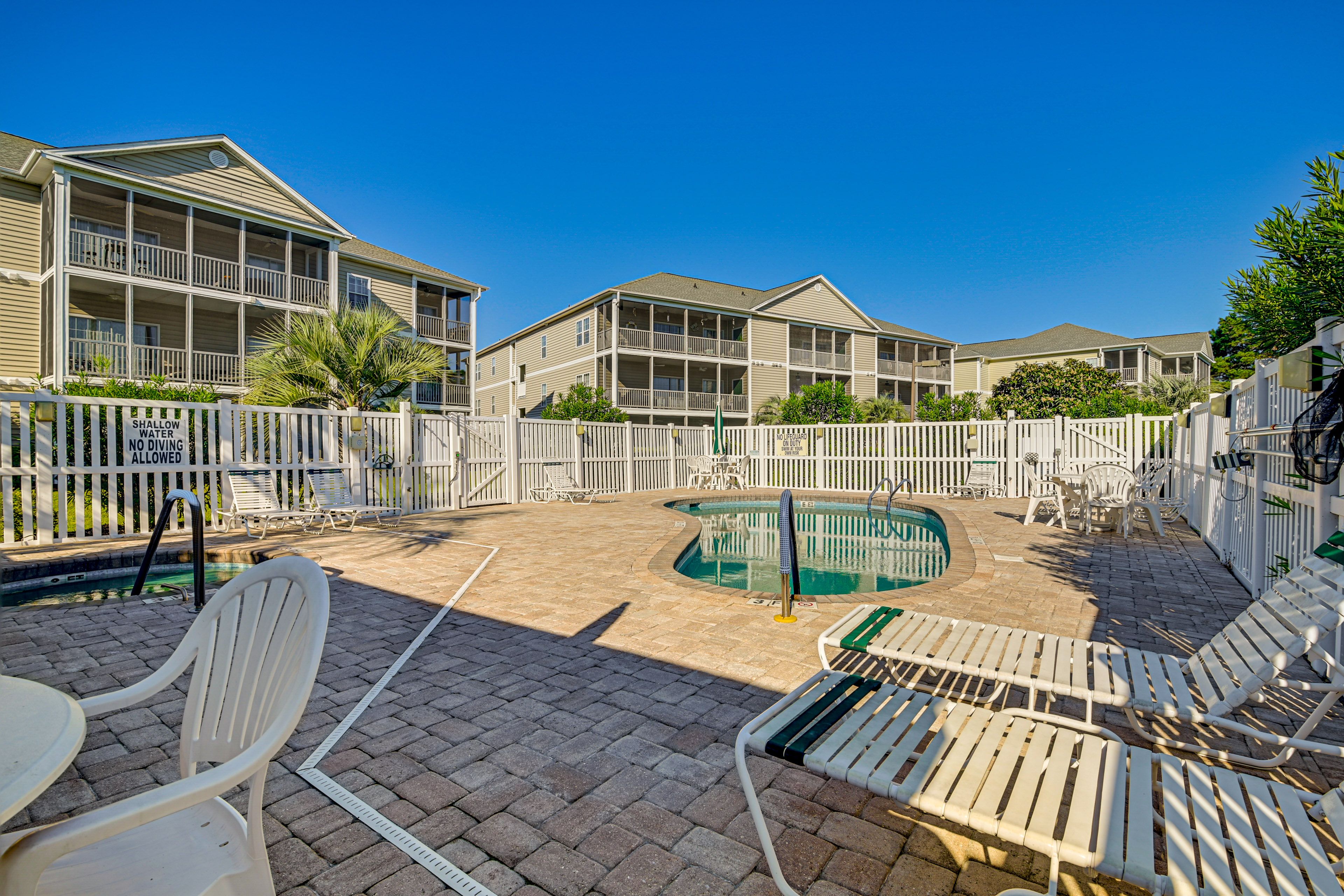 Community Pool & Hot Tub